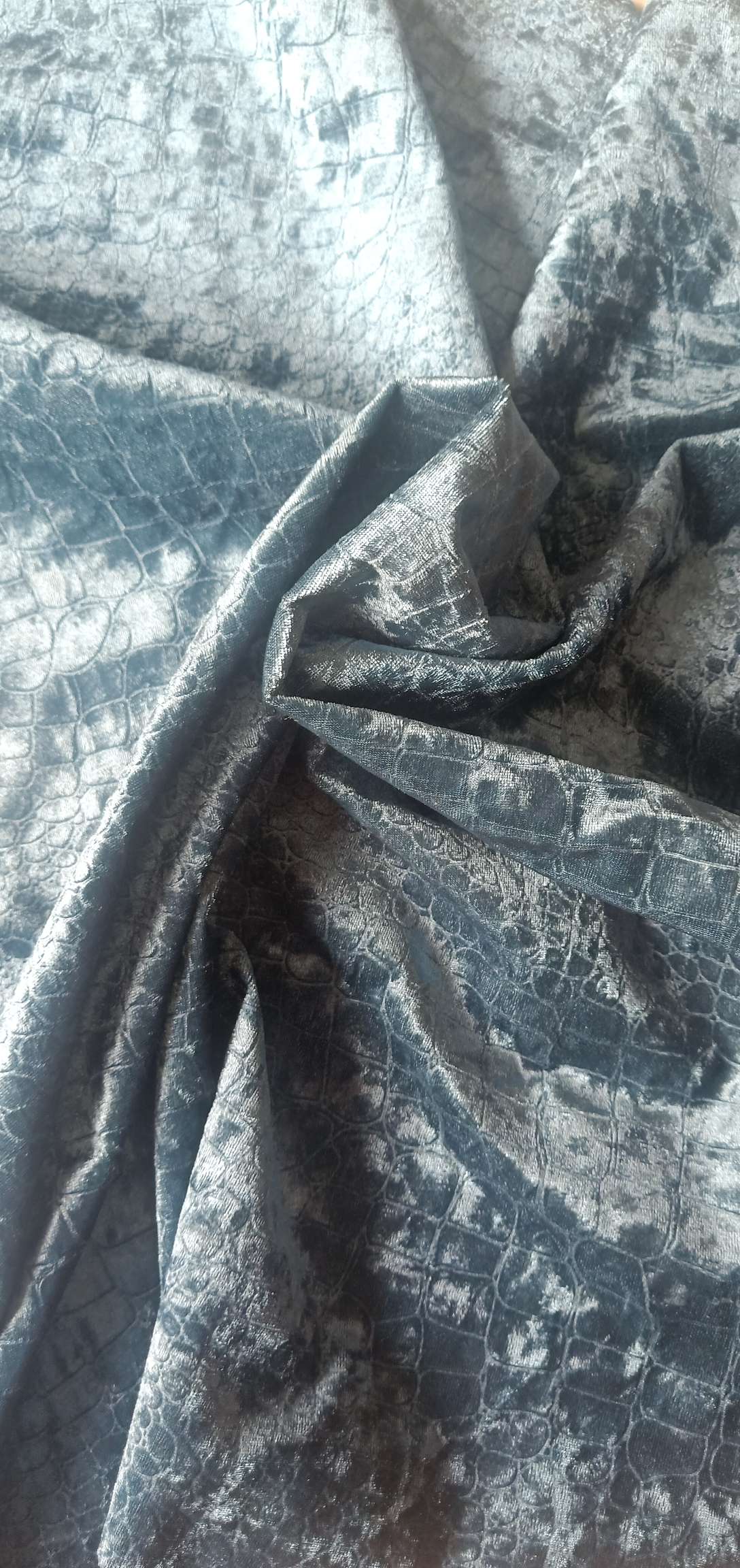 All kinds of medium and high-end flocked, embossed, felt fabric, suede velvet, Italian velvet, Korean velvet, linen, velvet, diamond velvet, faux leather velvet, corduroy, double-sided velvet, ice flower velvet, Dutch velvet