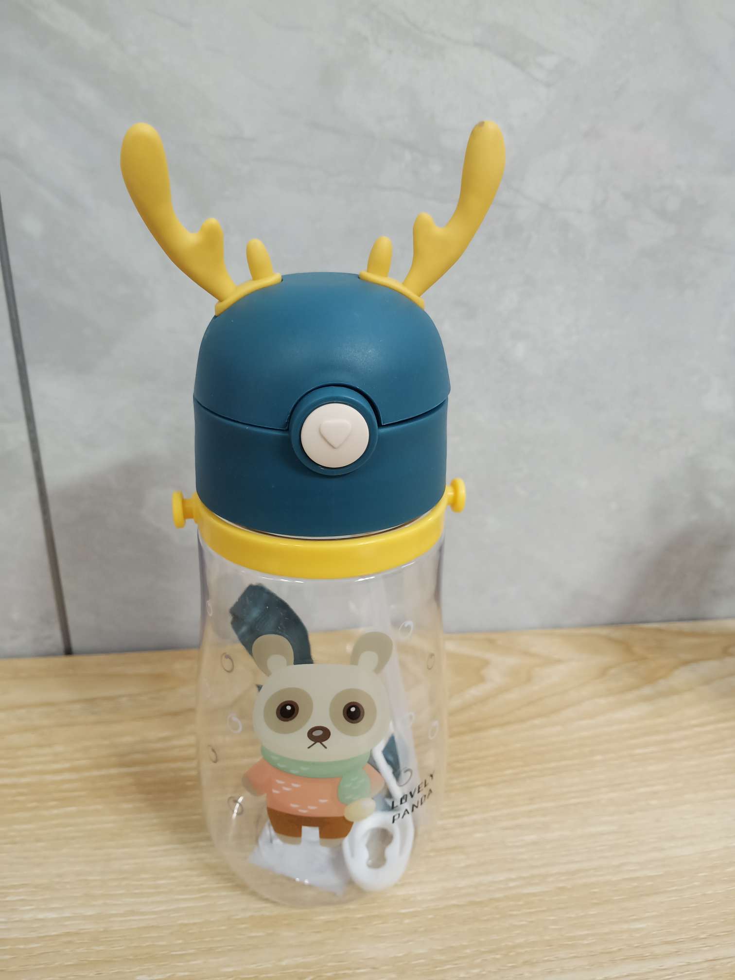 Children's cartoon shape environmentally friendly plastic water cup full figure