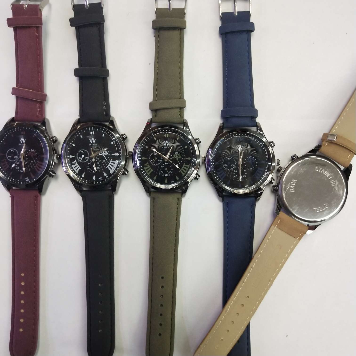A classic, fashionable, simple and elegant adult watch with a large dial details Picture