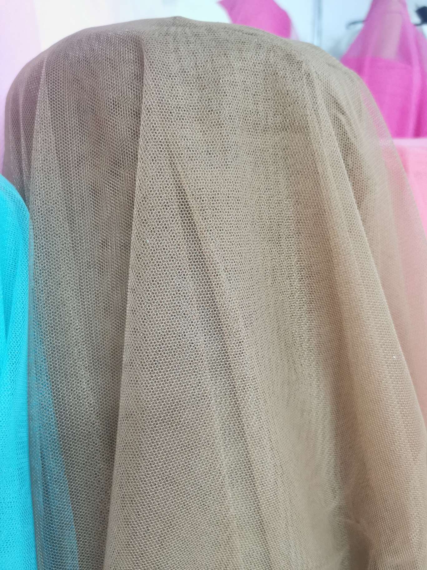 婚纱网纱公主裙头饰服装背景图片咖啡