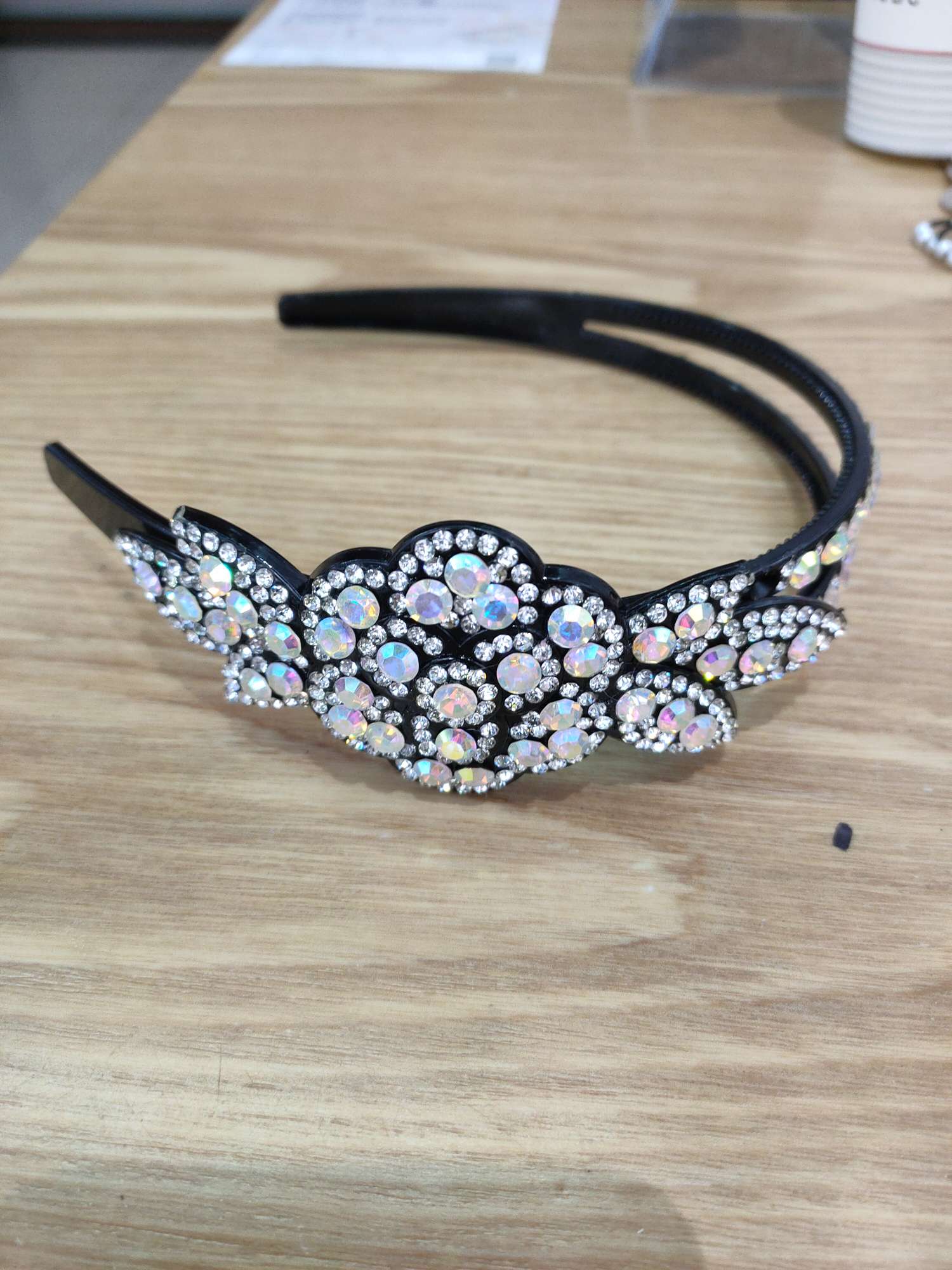 Crystal Female Head Buckle Two Rows Separate Large Flower Rhinestone White With Teeth Non-Slip Plastic Bottom Headband For Adults