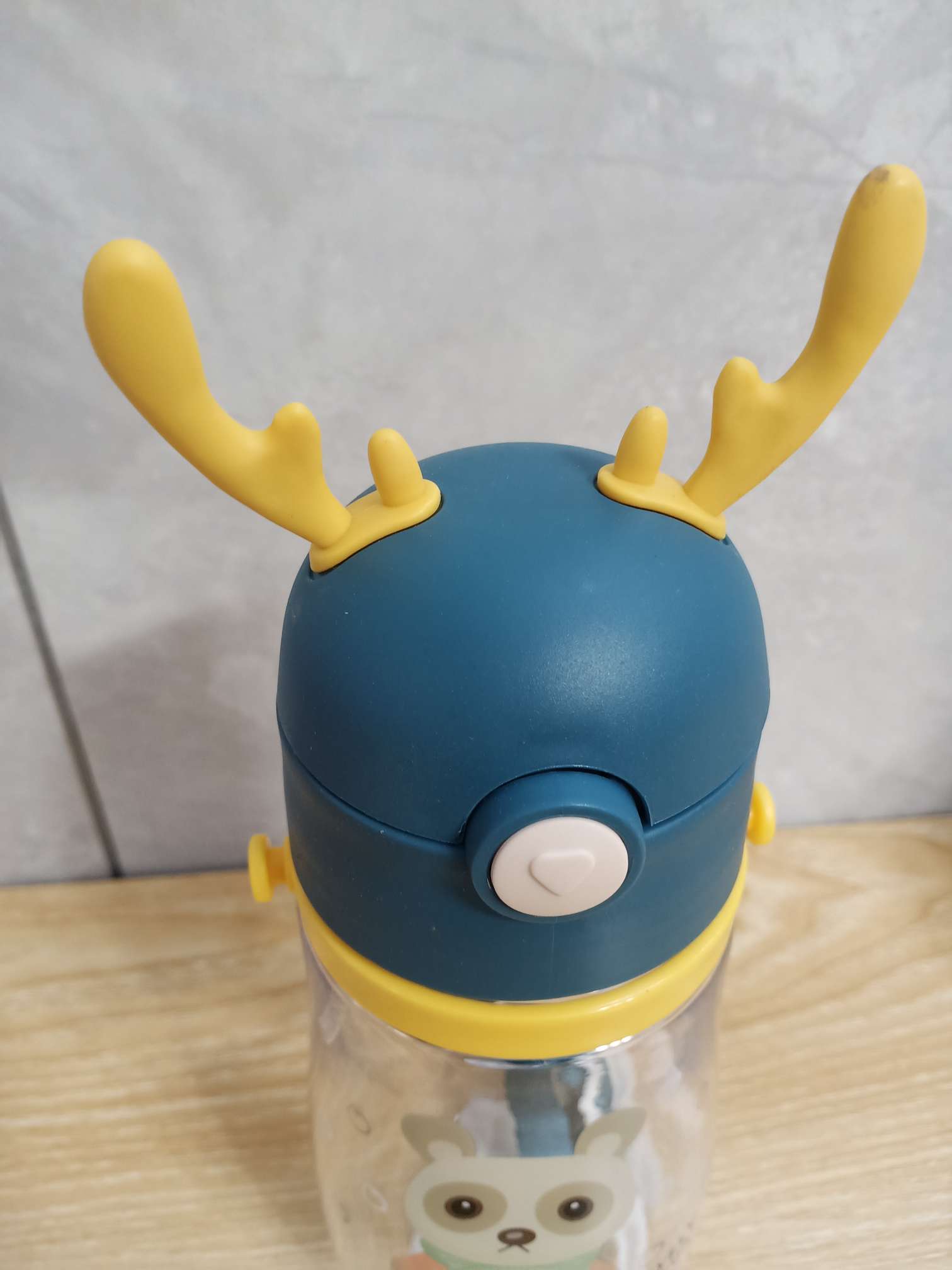 Children's cartoon shape environmentally friendly plastic water cup details Picture