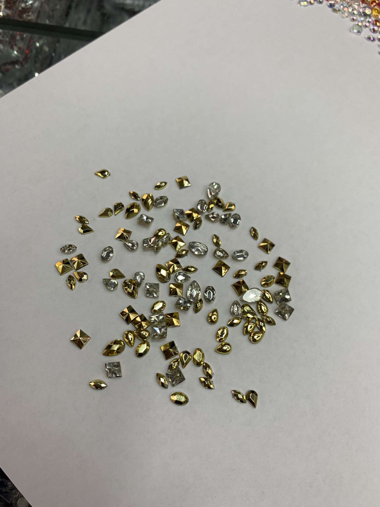 High-quality acrylic diamonds from Taiwan details Picture