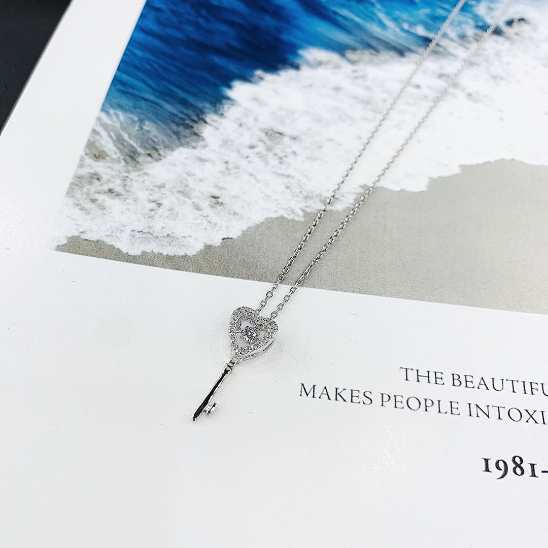 The s925 silver micro-encrusted full diamond dynamic key necklace does not fade and does not cause allergies Application Scenario