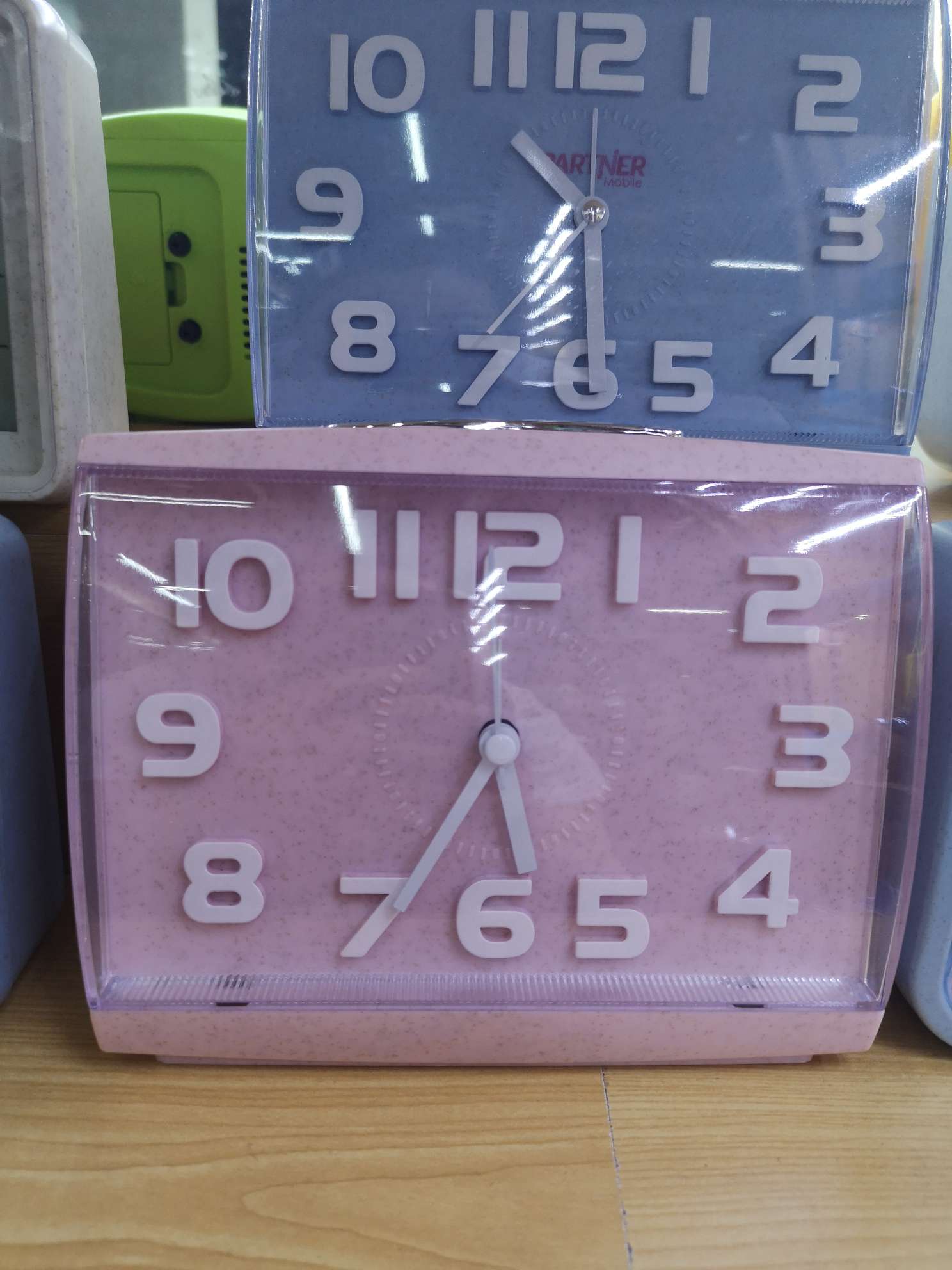 Square table clock