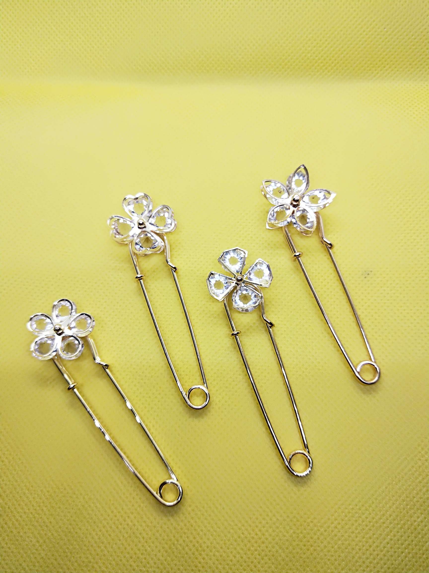 Korean-style skirt waist magic neckline anti-glitter button adjust the size of the pin, scarf clothing accessories brooch pin thumbnail