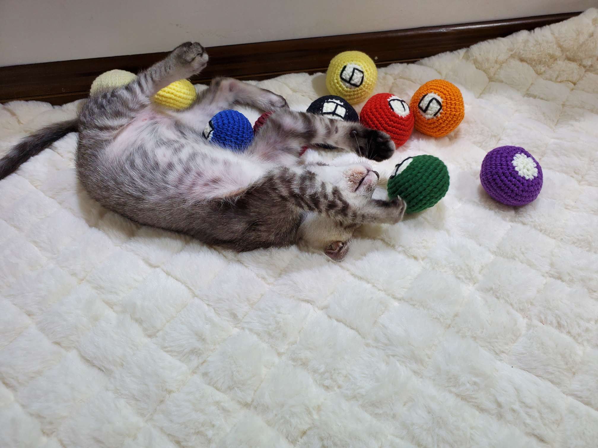 新款猫玩具球逗猫球猫咪自嗨用品手工毛线针织球猫咪耐咬解压小玩具详情图4