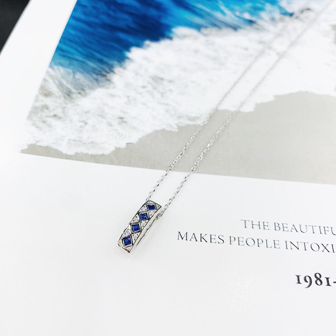 The a925 silver square diamond-shaped zircon micro-inlaid necklace does not fade and does not cause allergies Application Scenario