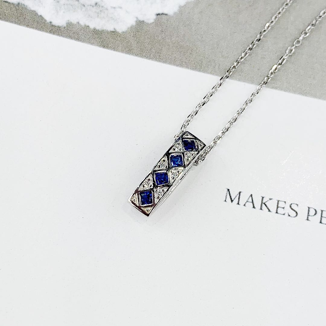 The a925 silver square diamond-shaped zircon micro-inlaid necklace does not fade and does not cause allergies undefined