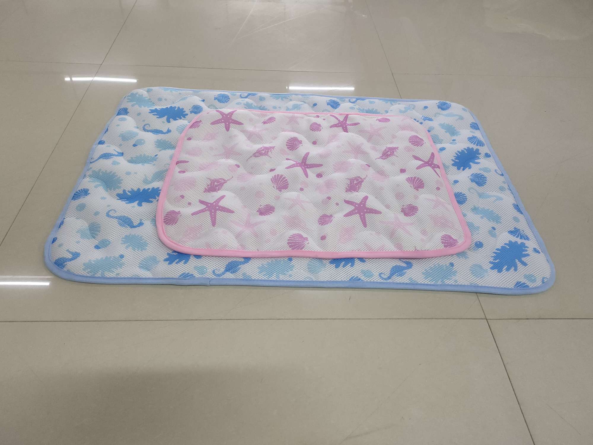 New cool and refreshing ice silk cat products, dog teddy, VIP, Corgi and other small and medium-sized dog and kitten pet blankets, factory direct sales Item Picture