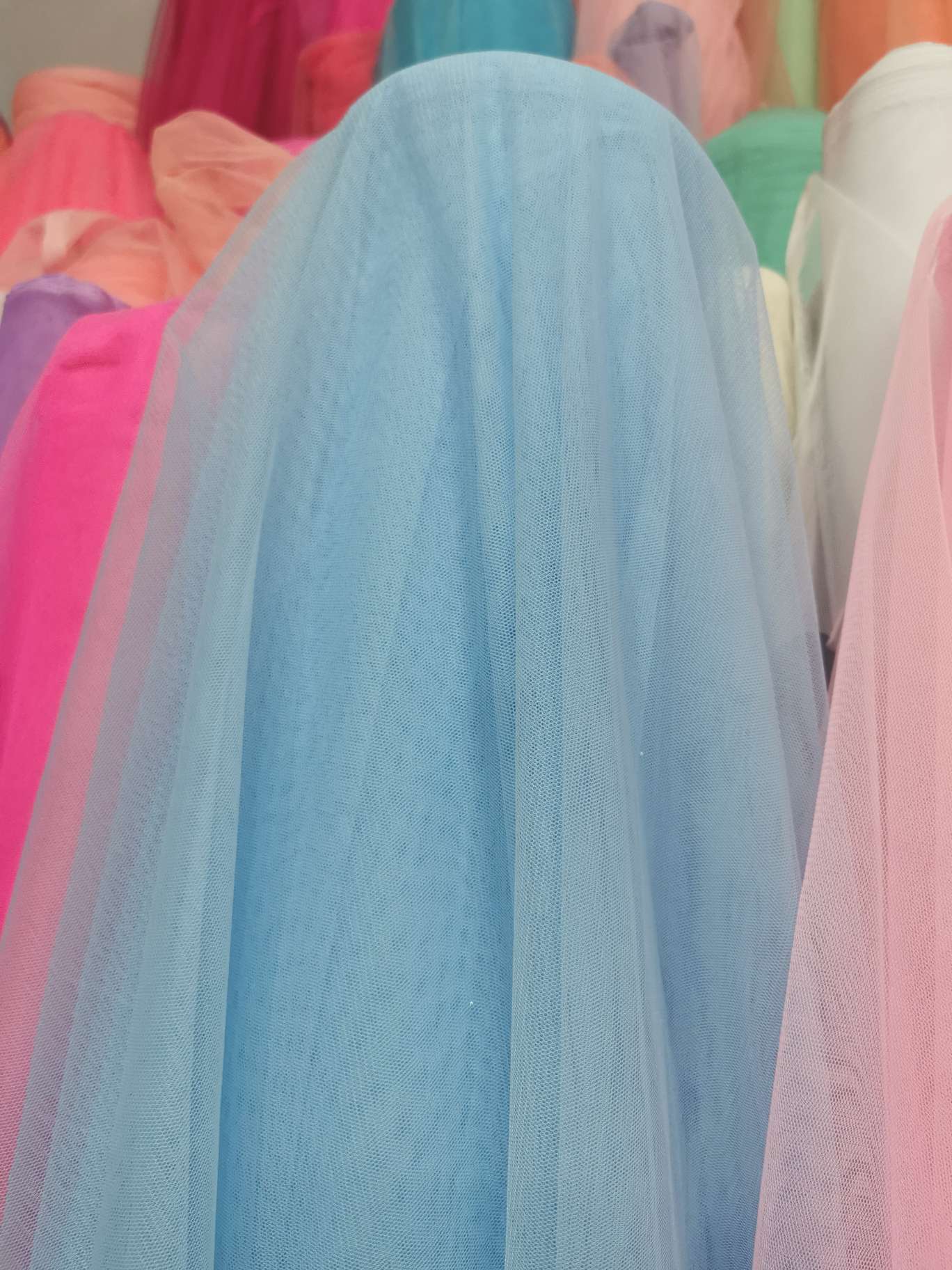 婚纱网纱公主裙头饰服装背景图片兰色