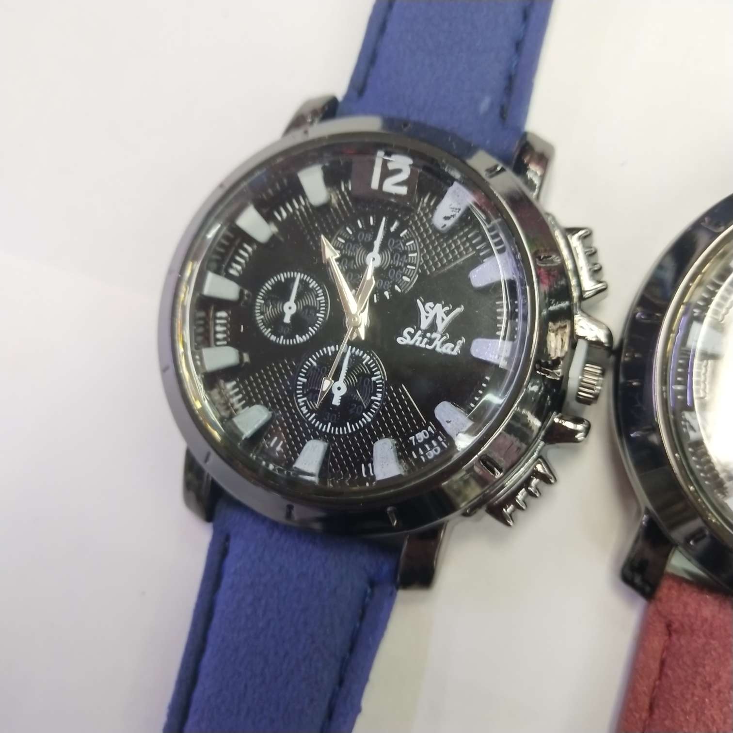 This exquisite, fashionable, simple and elegant adult watch features a classic multi-color large dial Specification image