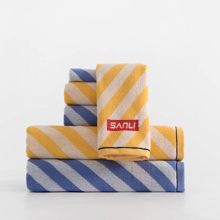 8427 斜杠面巾 规格34*75 克重105g/条
收藏细节图