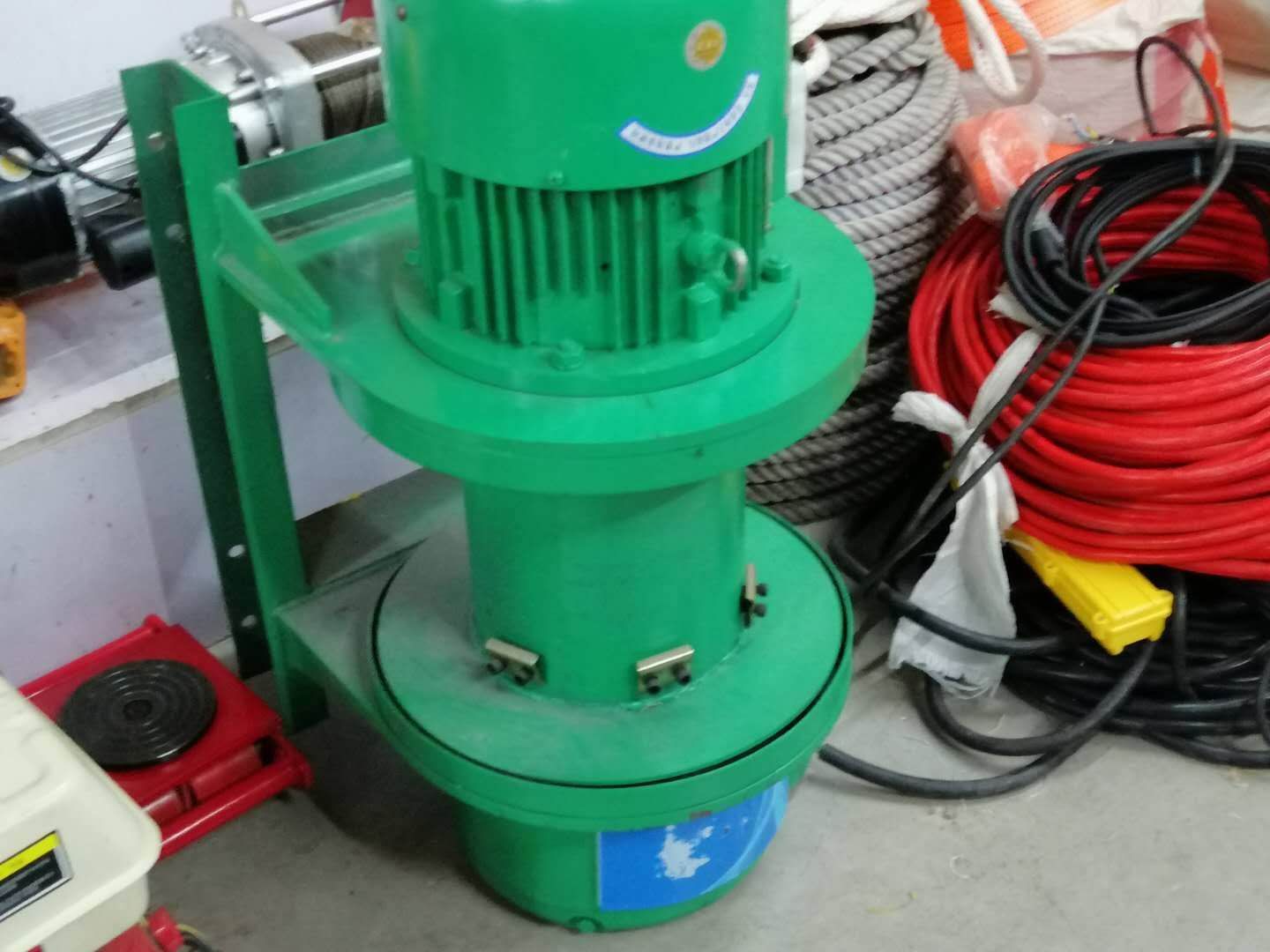 The hoist manufacturer sells directly at a low profit margin but in large quantities. The price is fair and the customer feedback is high. The quality is reliable