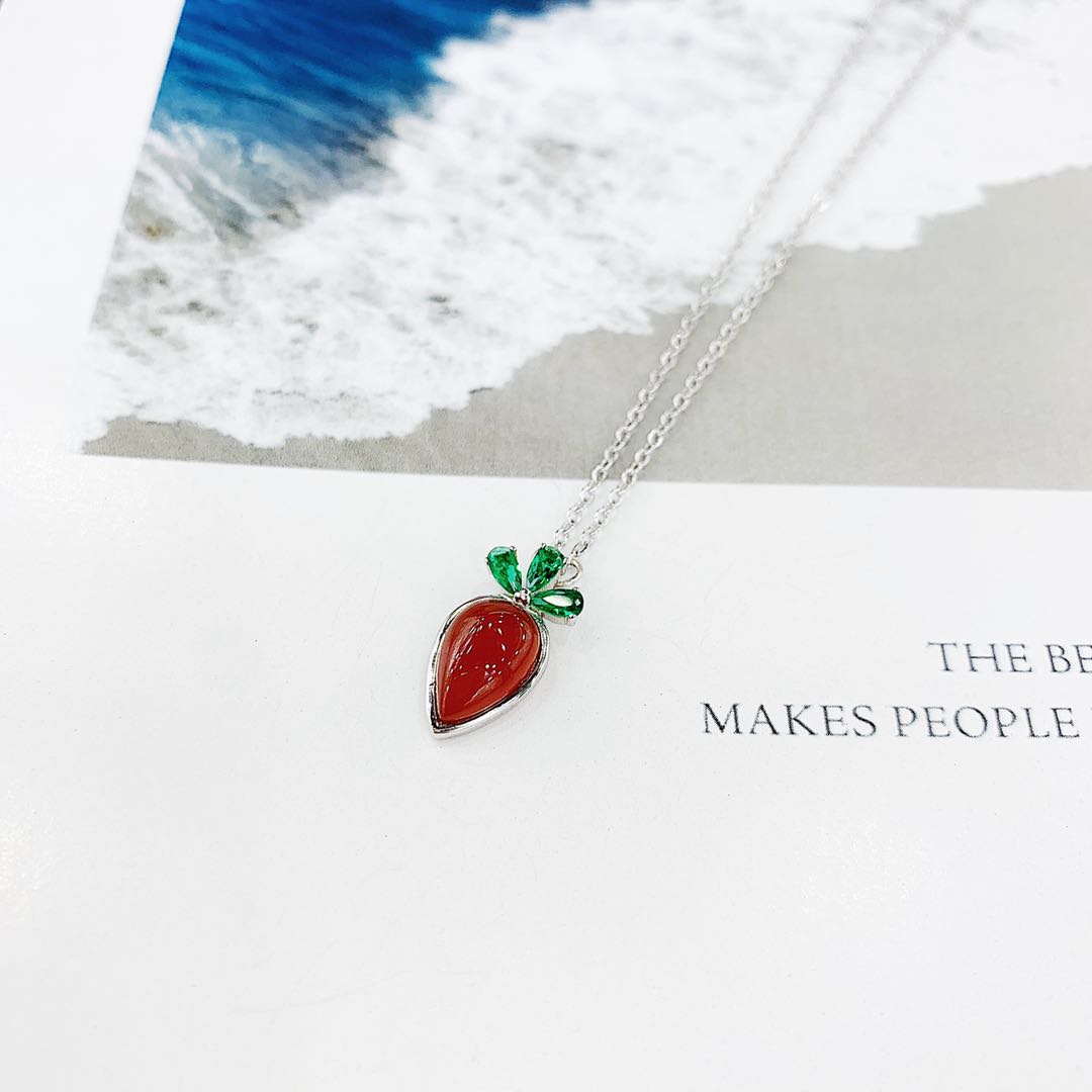The s925 silver-red agate and zircon radish necklace does not fade and does not cause allergies details Picture