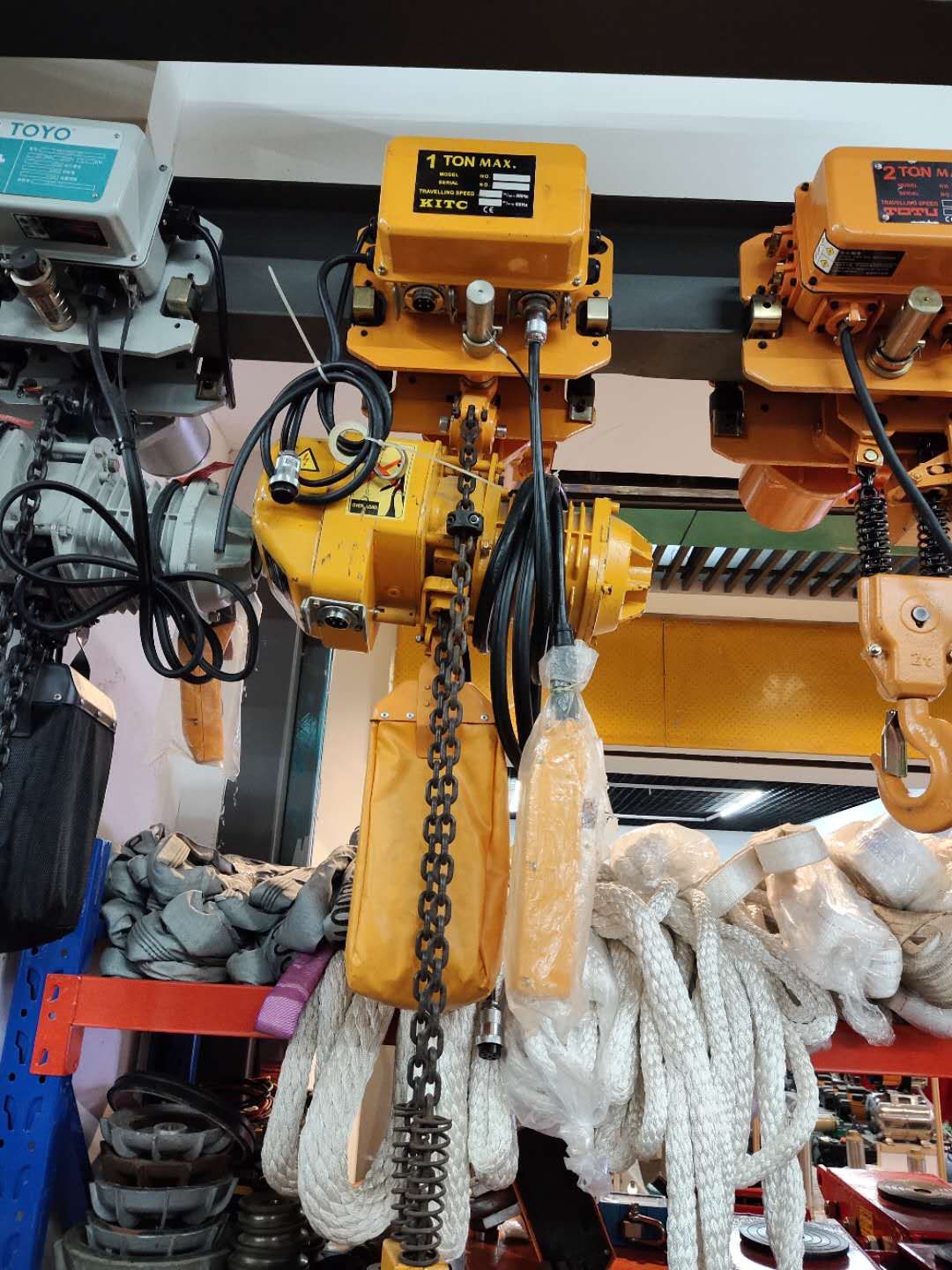 Three-phase electric national standard operating hoist details Picture