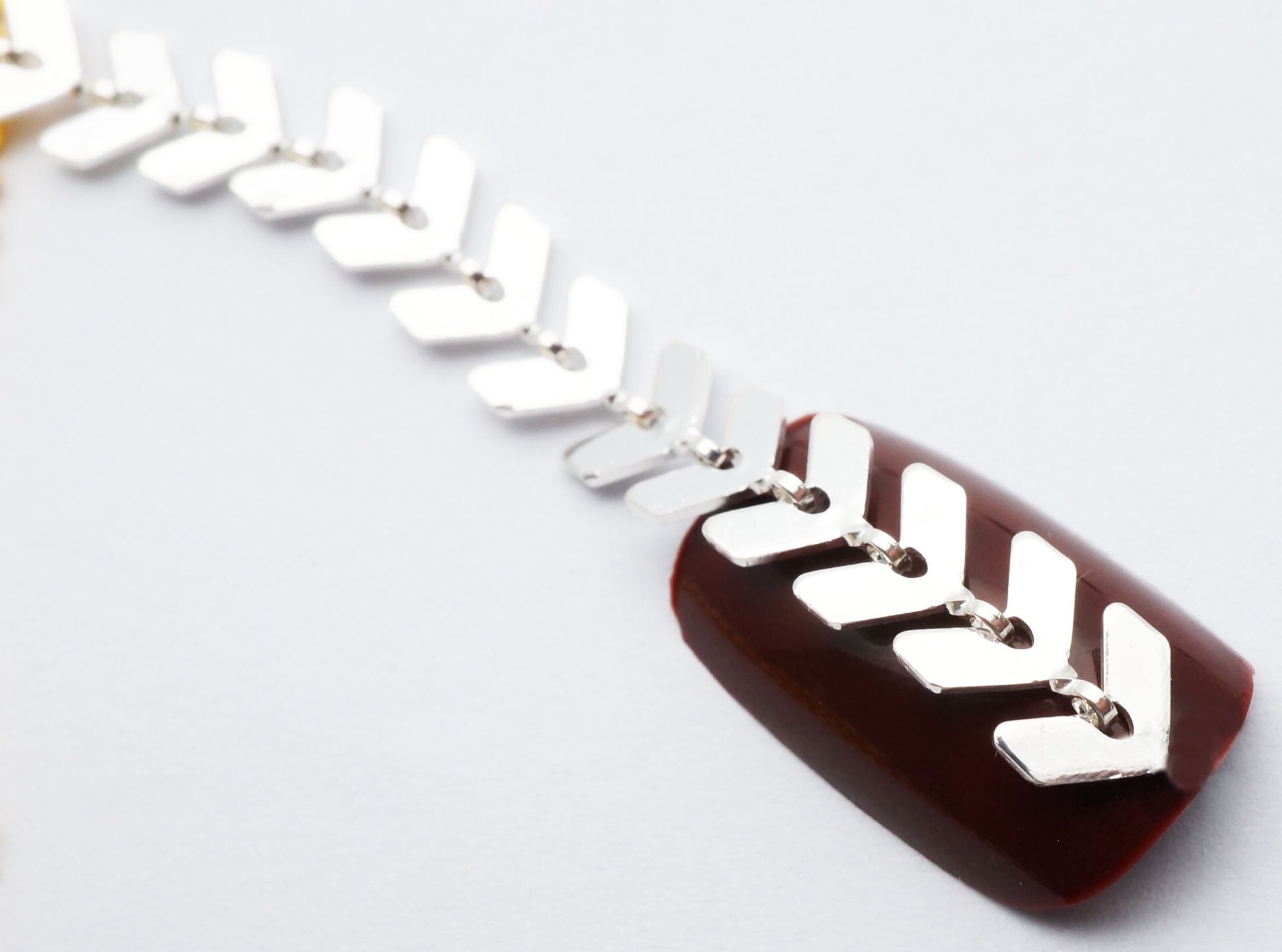 Manicure luxury airplane chain thumbnail