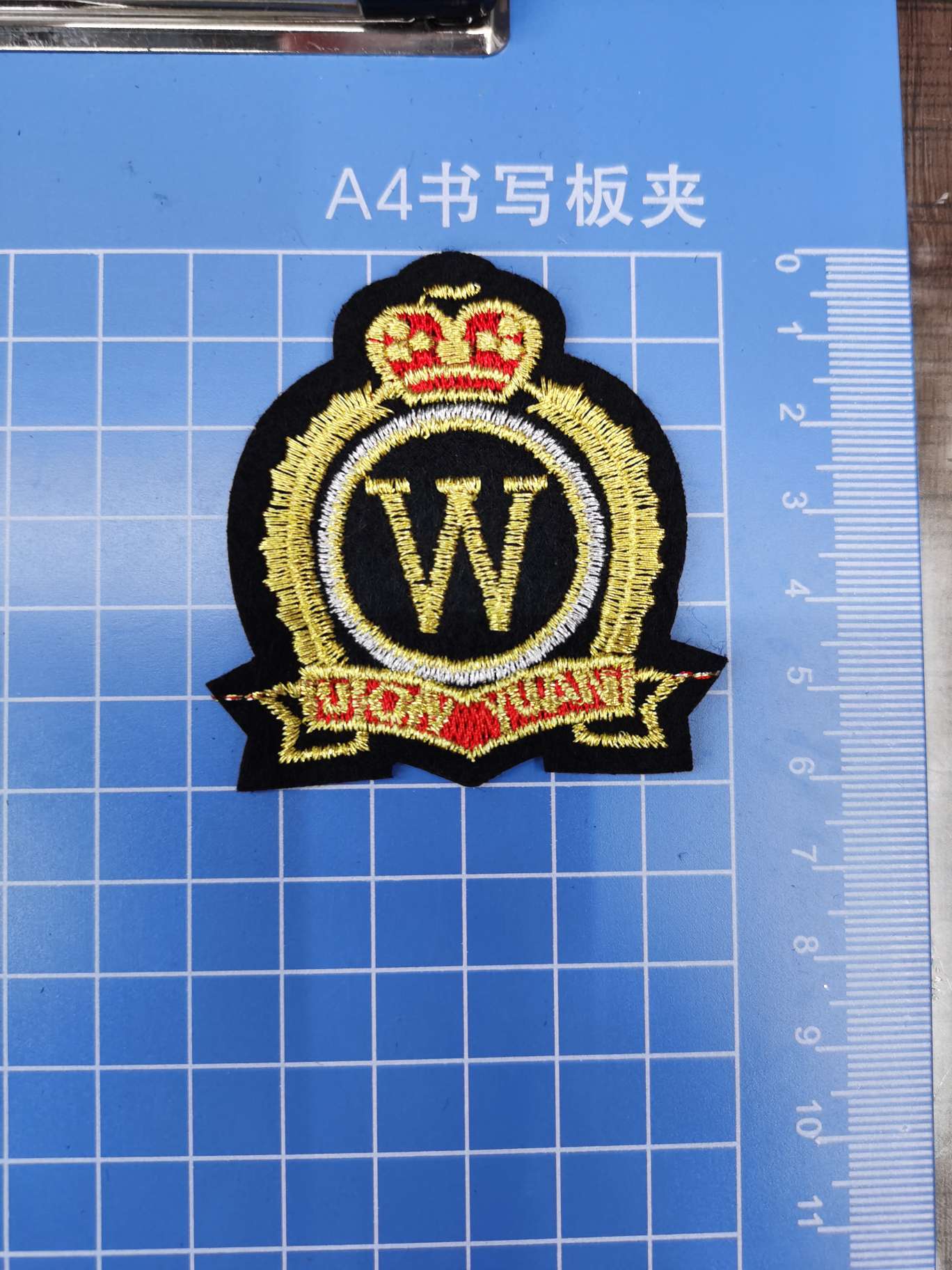 Golden thread crown Badge W
