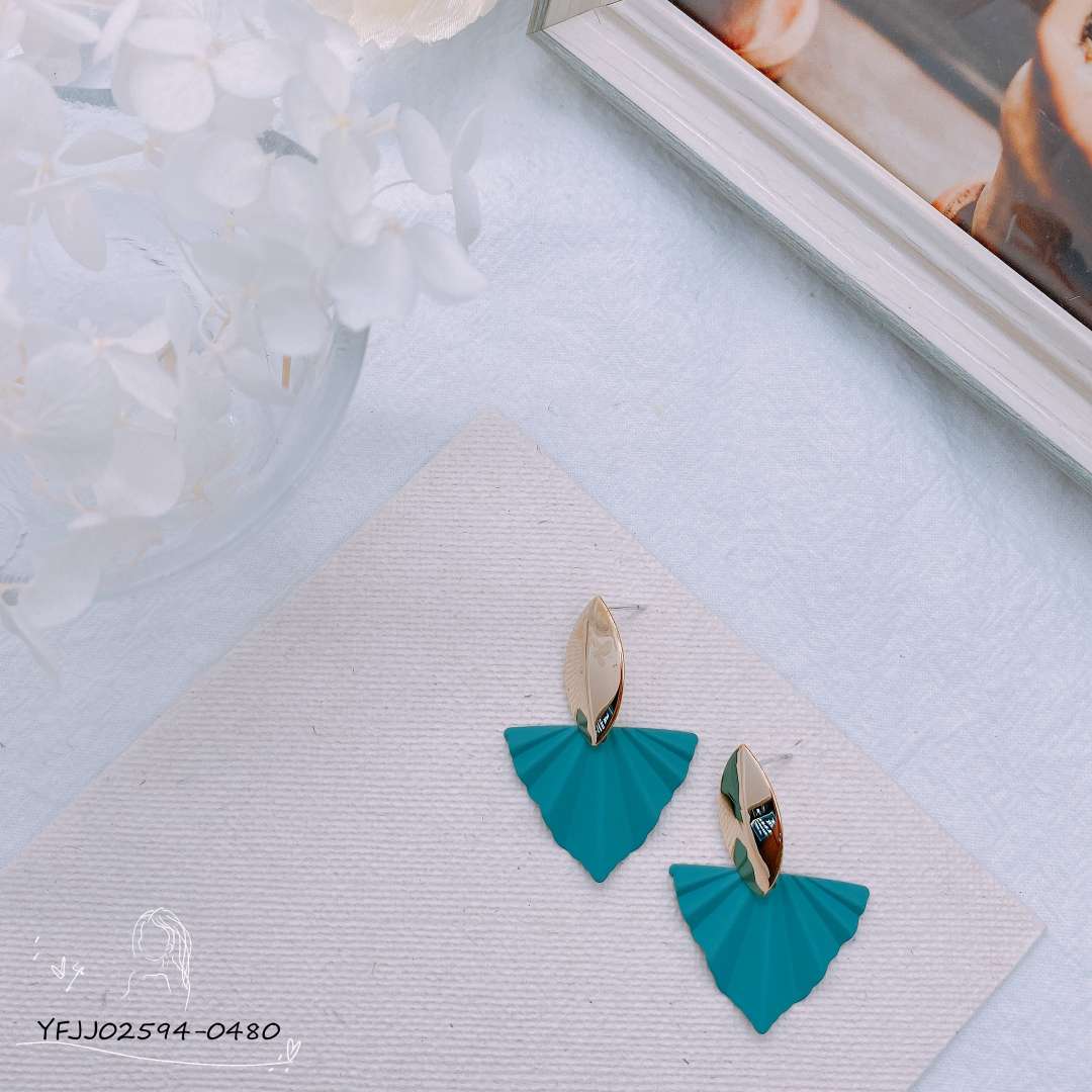 2020 Korean Version Of All Fashion Paint New Earrings details Picture
