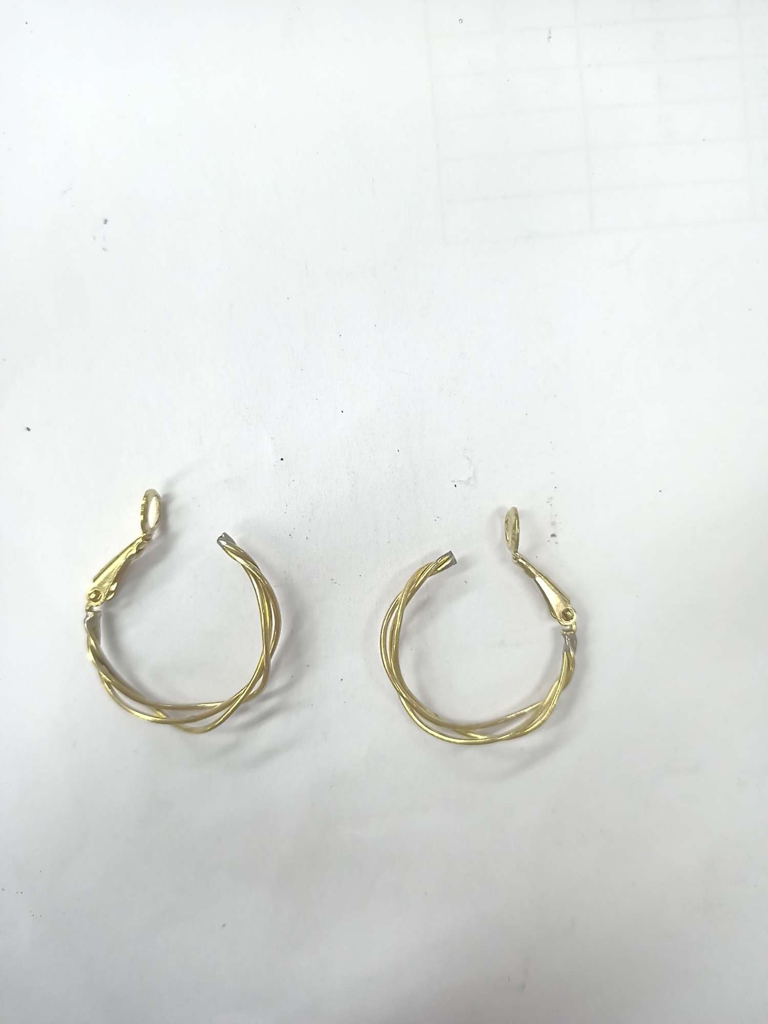Linear gold earrings thumbnail
