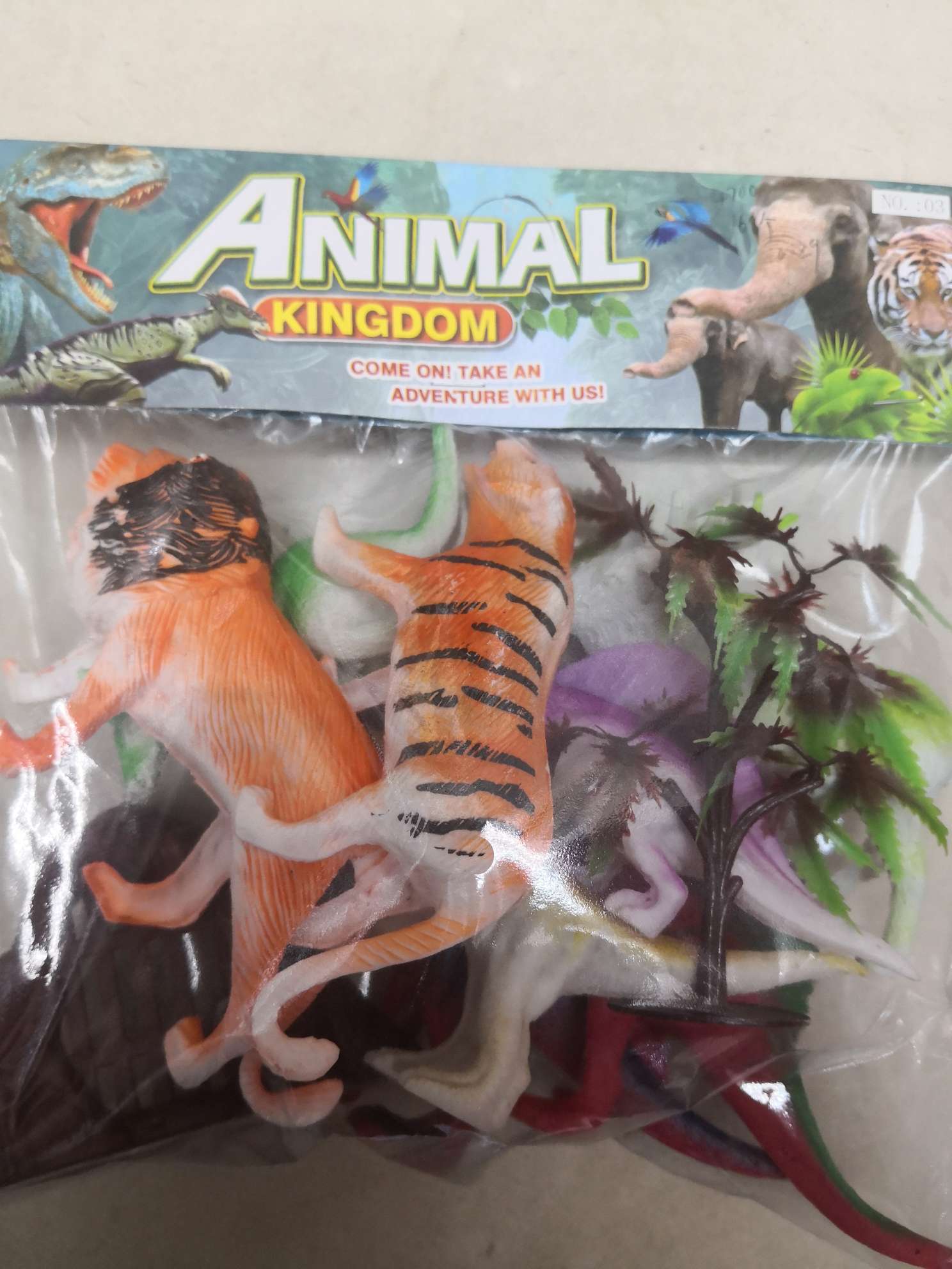 彩色八个装空心动物恐龙混装