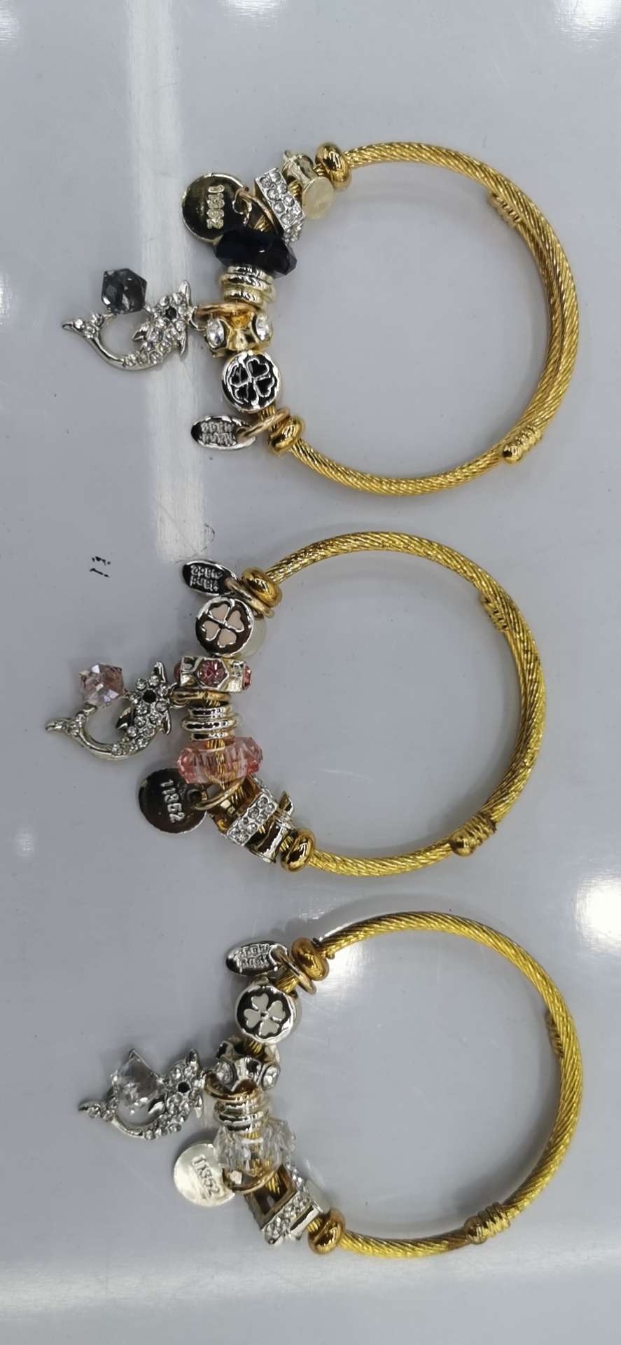 Hai cut bracelet thumbnail