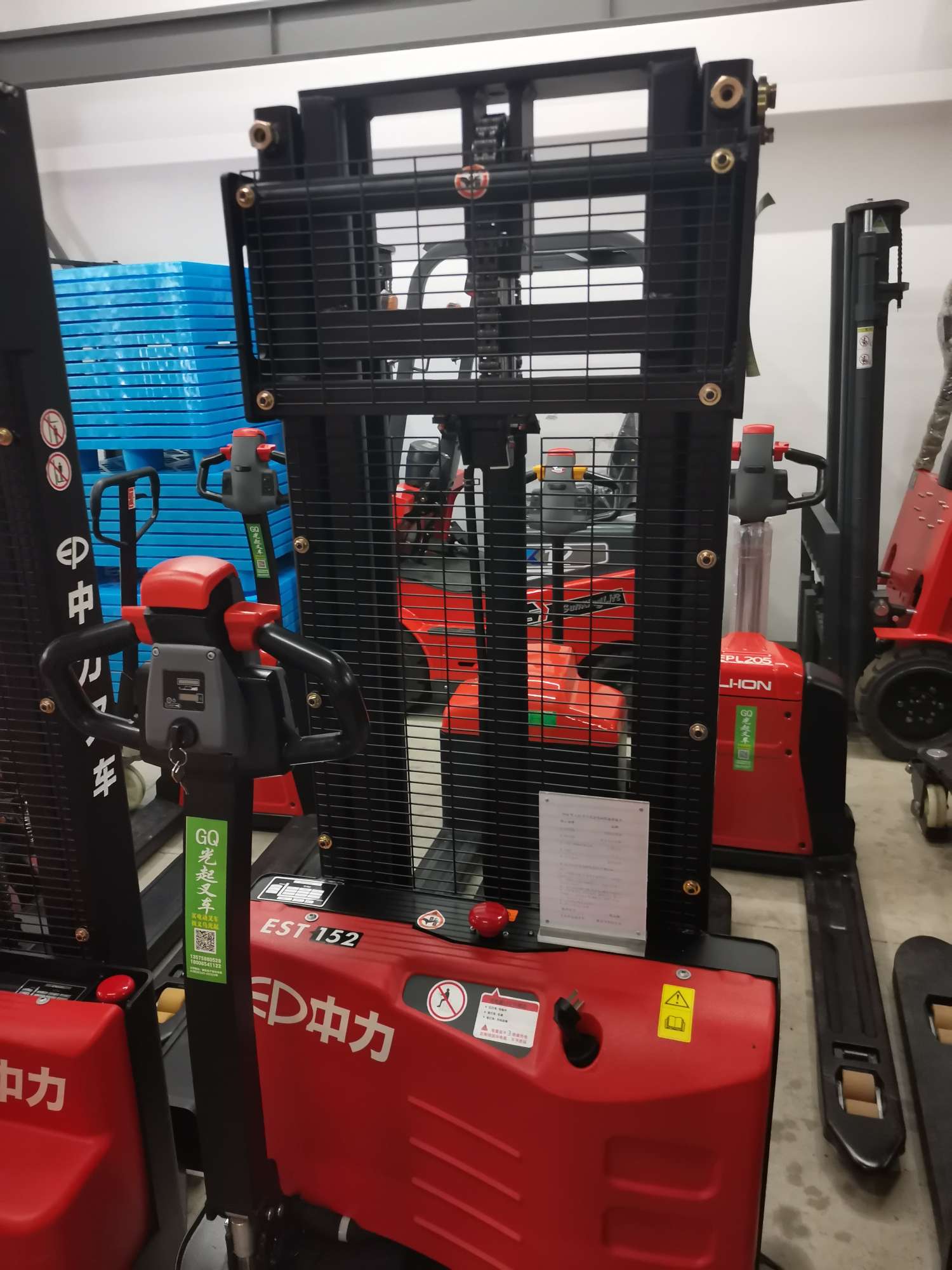 中力1.5吨C型钢步行式堆高车厂家直销 薄利多销 价格公道 客户反馈高 质量可靠