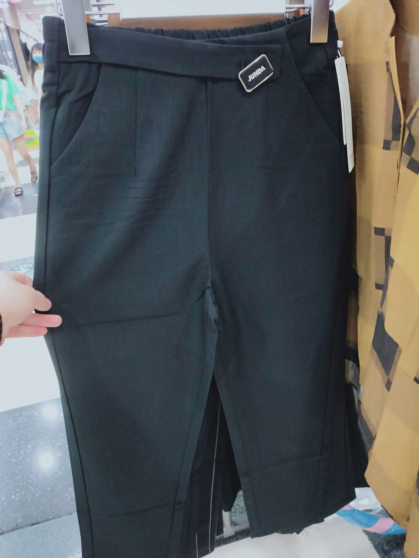 黑色长裤