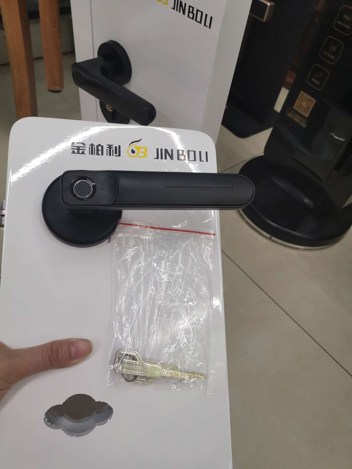 D001