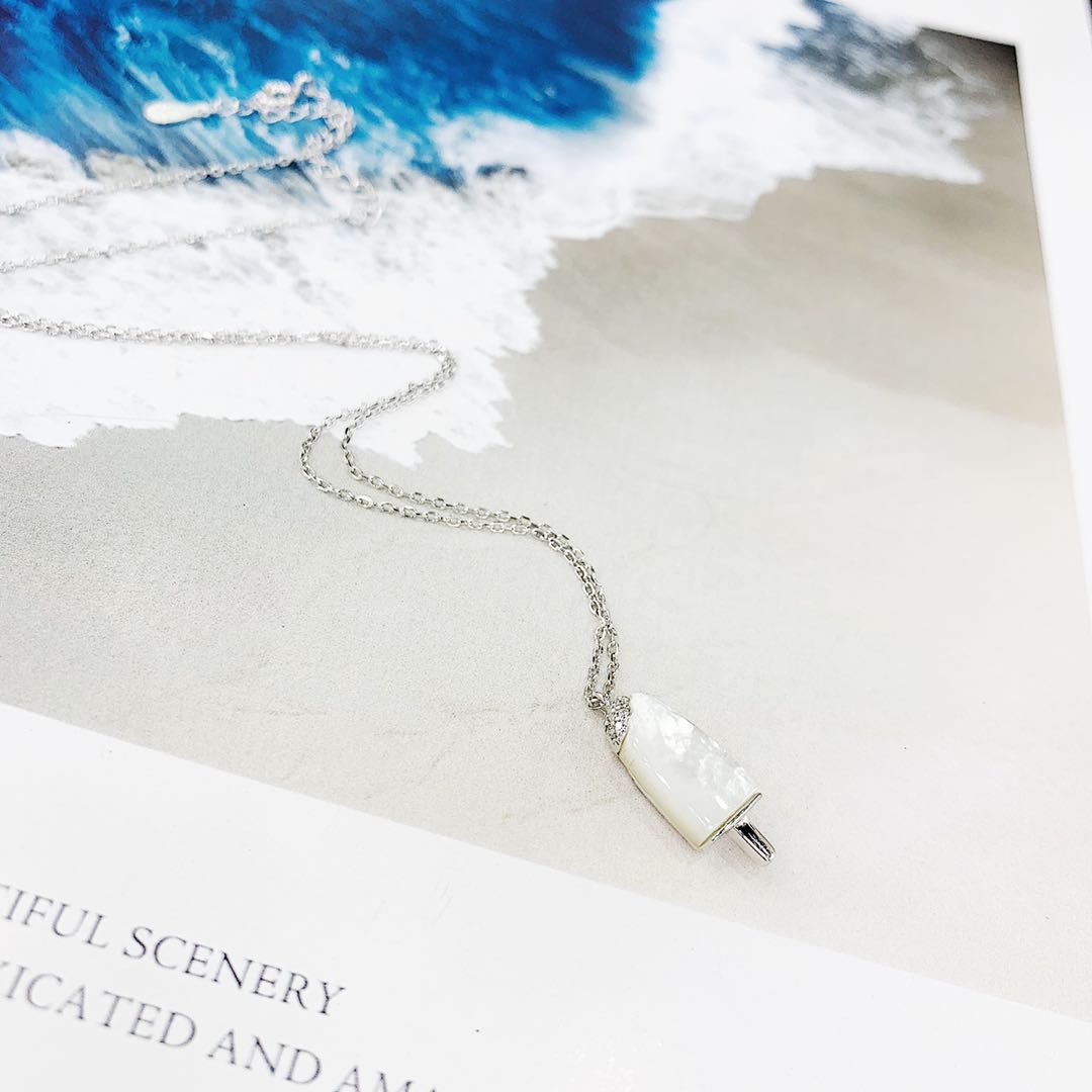 The s925 silver ice cream pendant necklace is made of white mother-of-pearl and malachite, which does not fade or cause allergies undefined