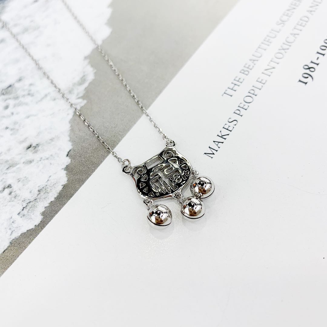 The s925 silver "Fu" character lock with bell pendant necklace does not fade and does not cause allergies Item Picture
