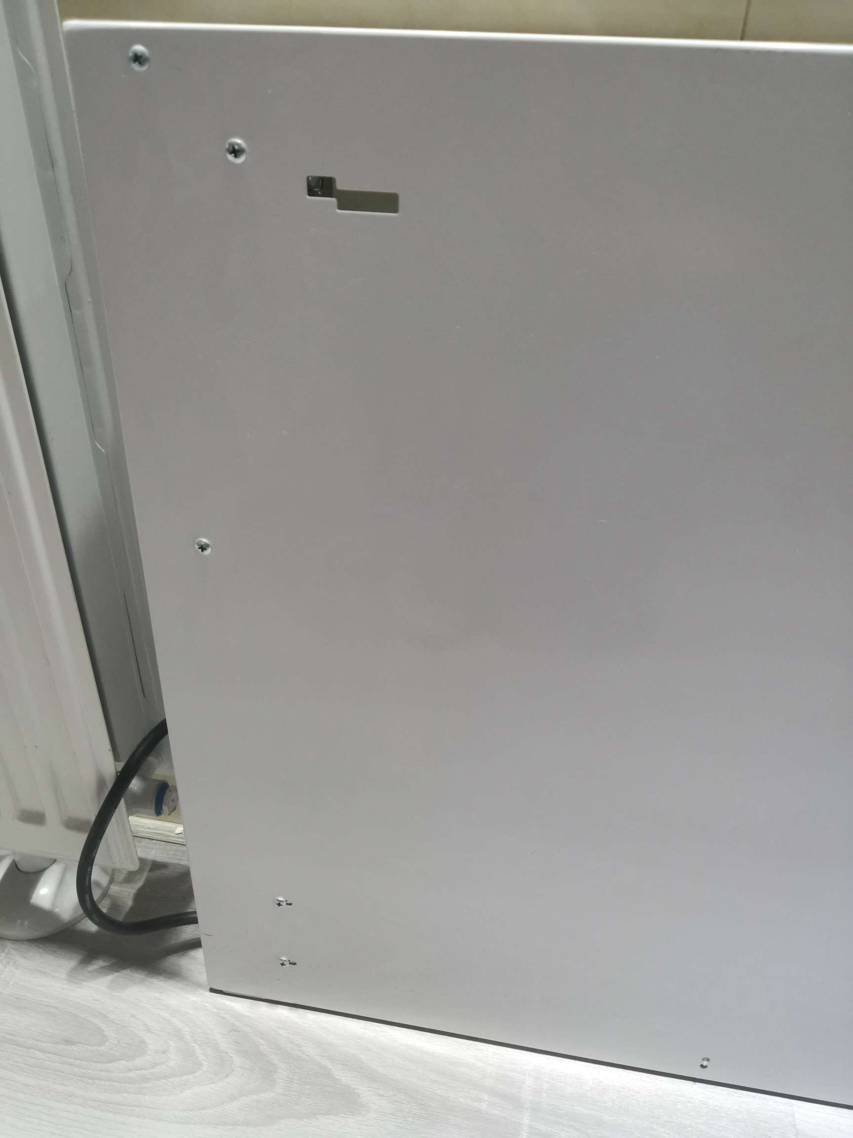 Electric radiators have no brackets details Picture