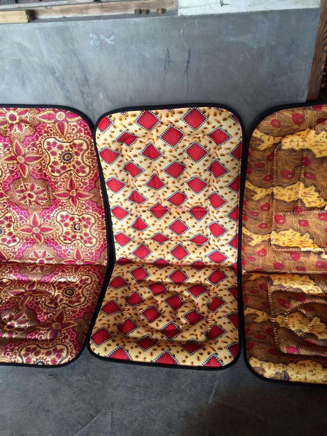 Run the machine to press the sofa cushion thumbnail