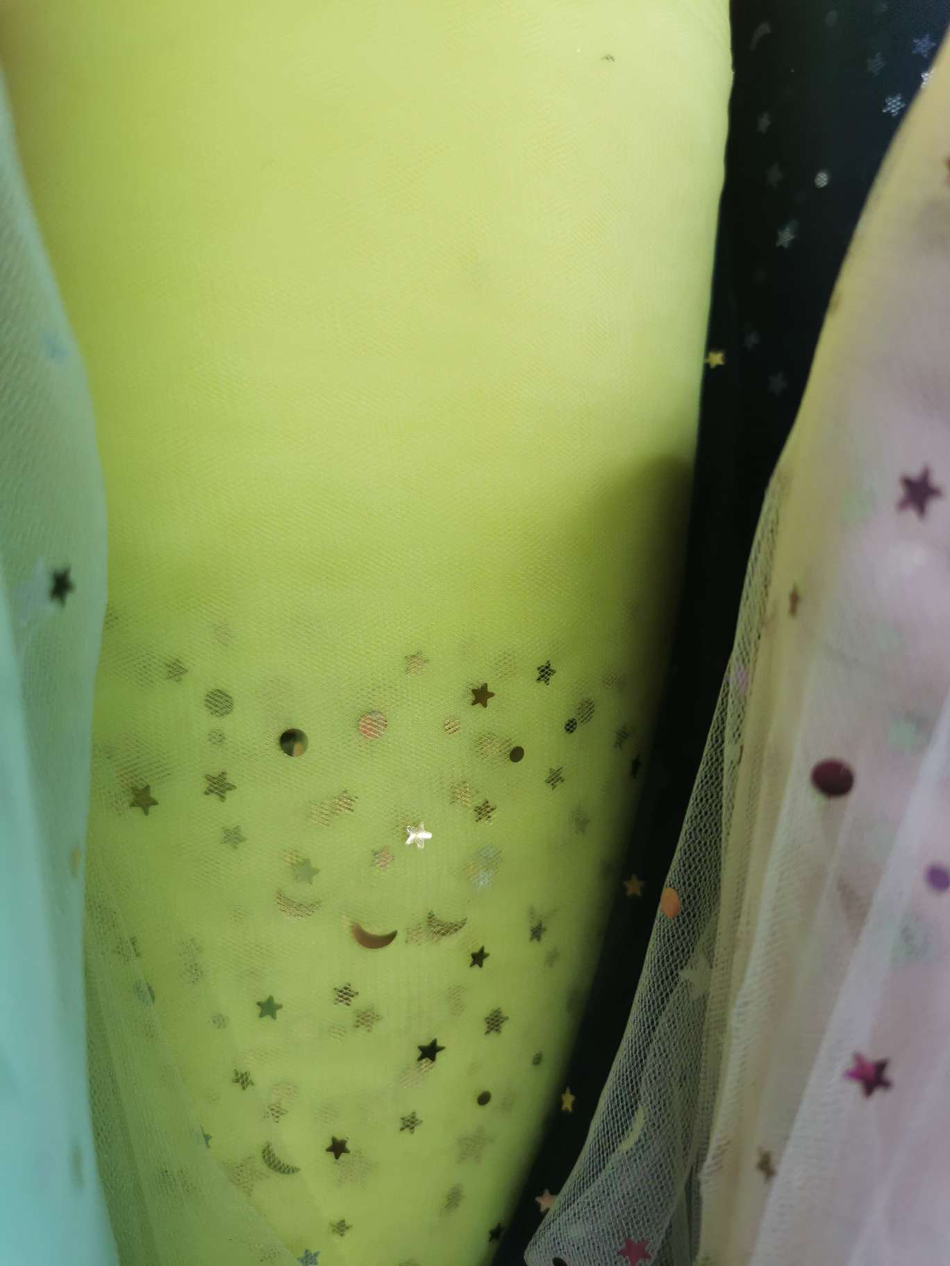 星星月亮太阳网纱公主裙头饰服装背景图片黄色