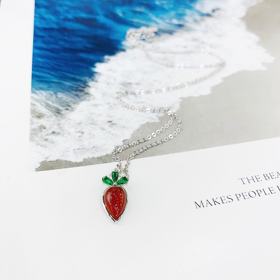 The s925 silver-red agate and zircon radish necklace does not fade and does not cause allergies Item Picture