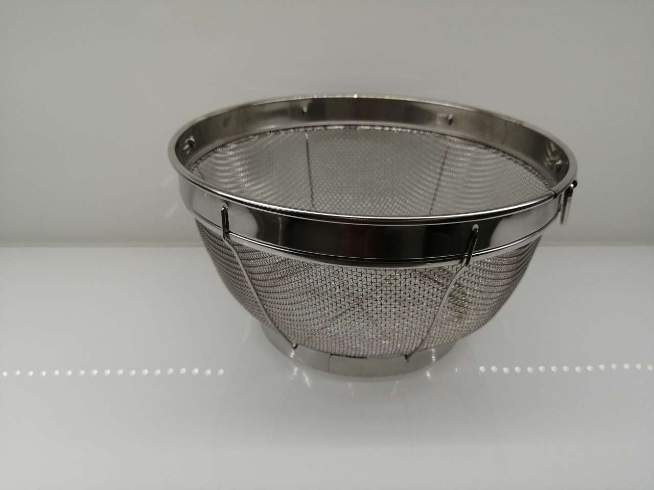 Deepen and reinforce the basket lifting ring by 22cm