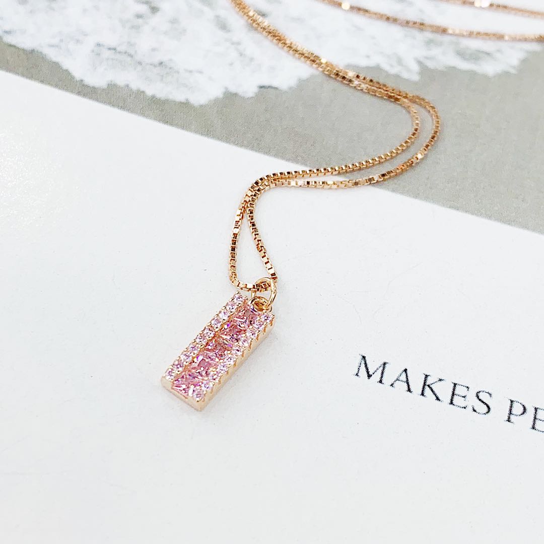 The s925 silver micro-inlaid diamond pink large zircon rectangular necklace is not allergenic undefined