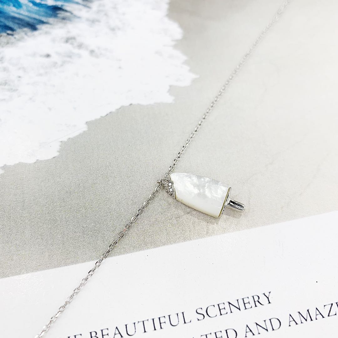 The s925 silver ice cream pendant necklace is made of white mother-of-pearl and malachite, which does not fade or cause allergies undefined