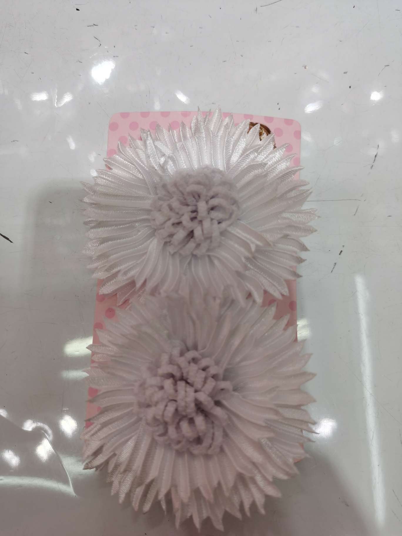 Clip round flower