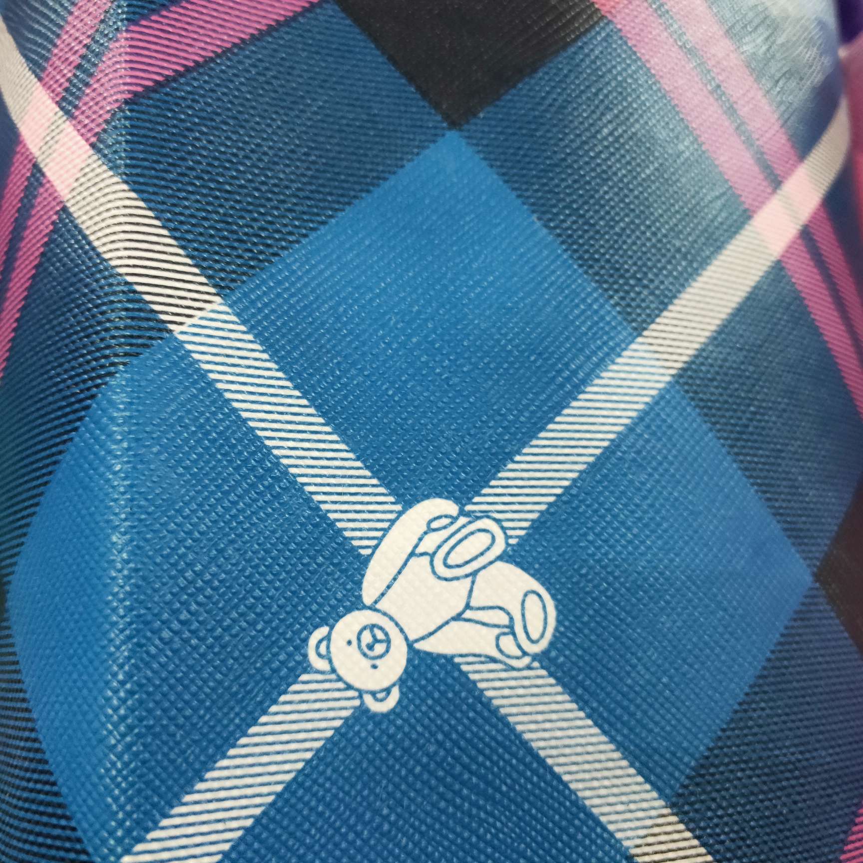 格子小熊白底实物图