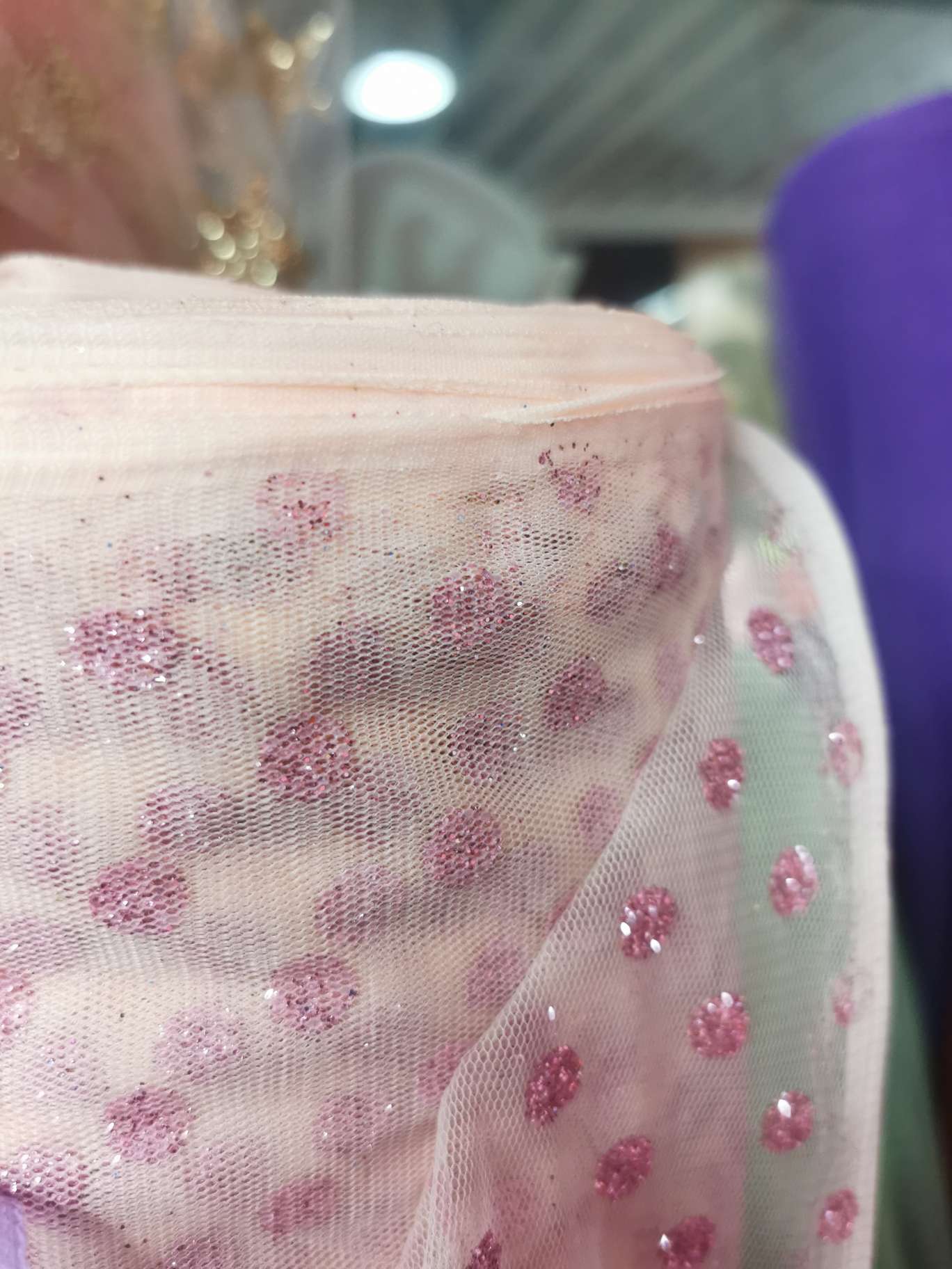 规则大点网纱公主裙头饰服装背景图片血牙
