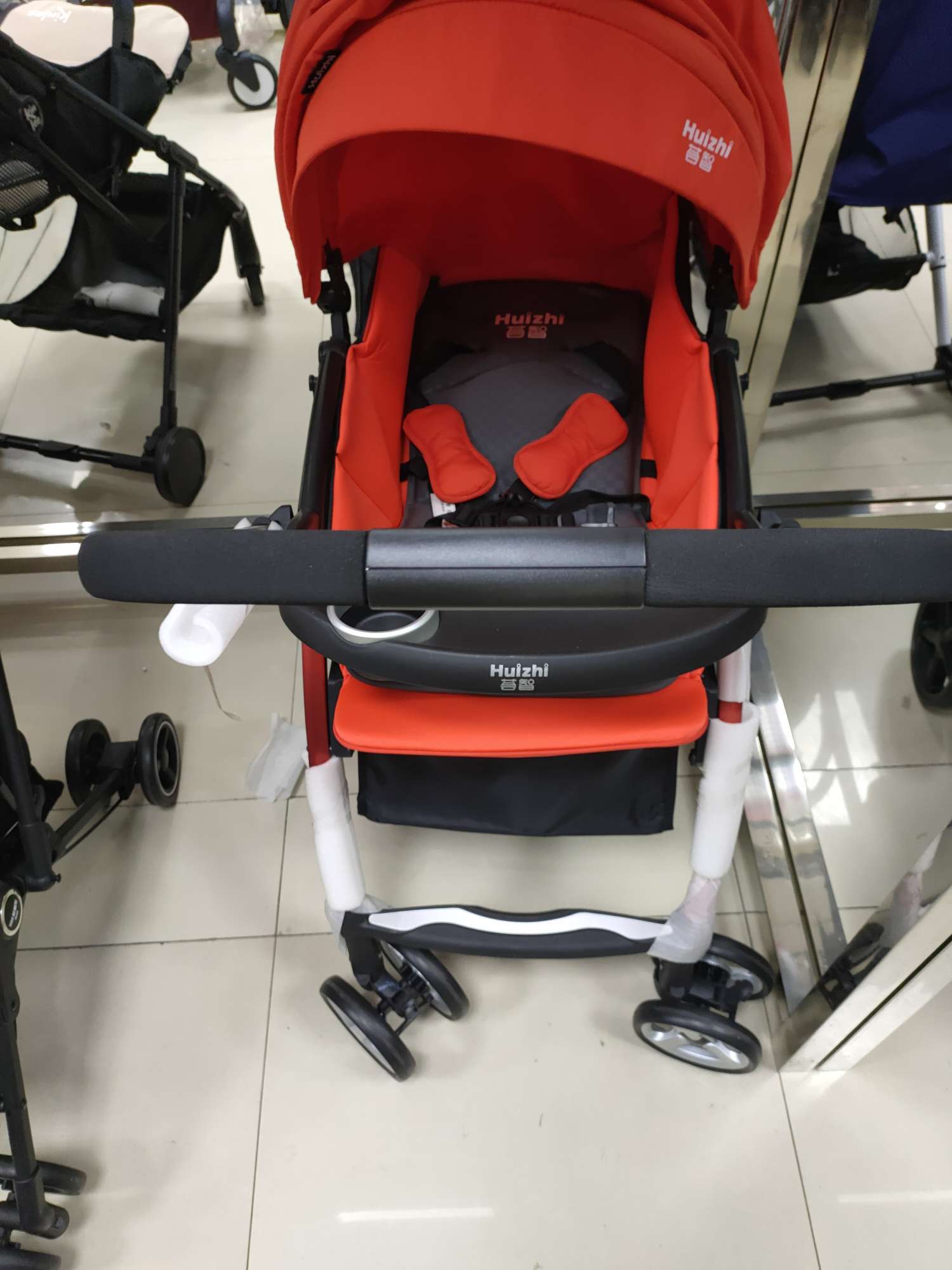 橙色舒适便携婴儿车