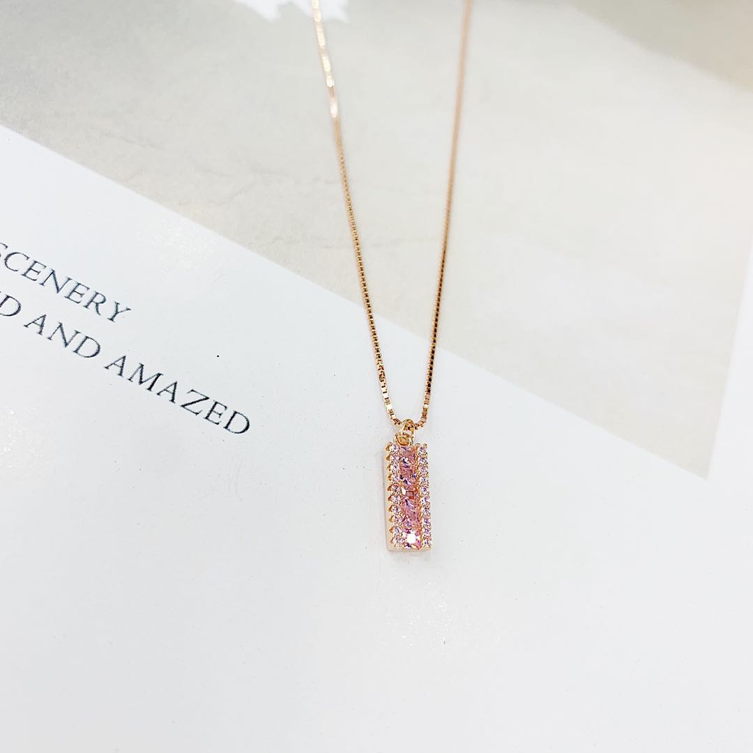 The s925 silver micro-inlaid diamond pink large zircon rectangular necklace is not allergenic Application Scenario