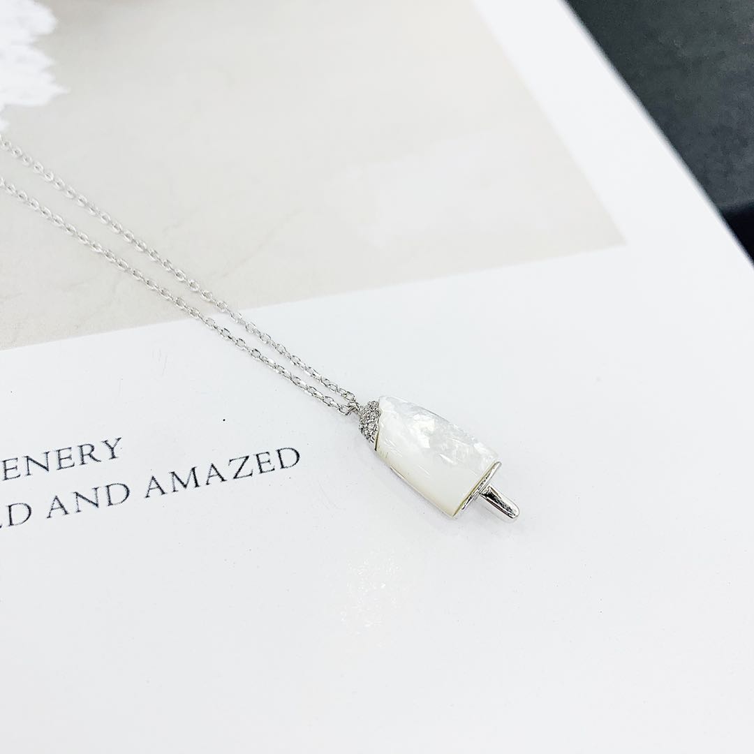 The s925 silver ice cream pendant necklace is made of white mother-of-pearl and malachite, which does not fade or cause allergies Specification image
