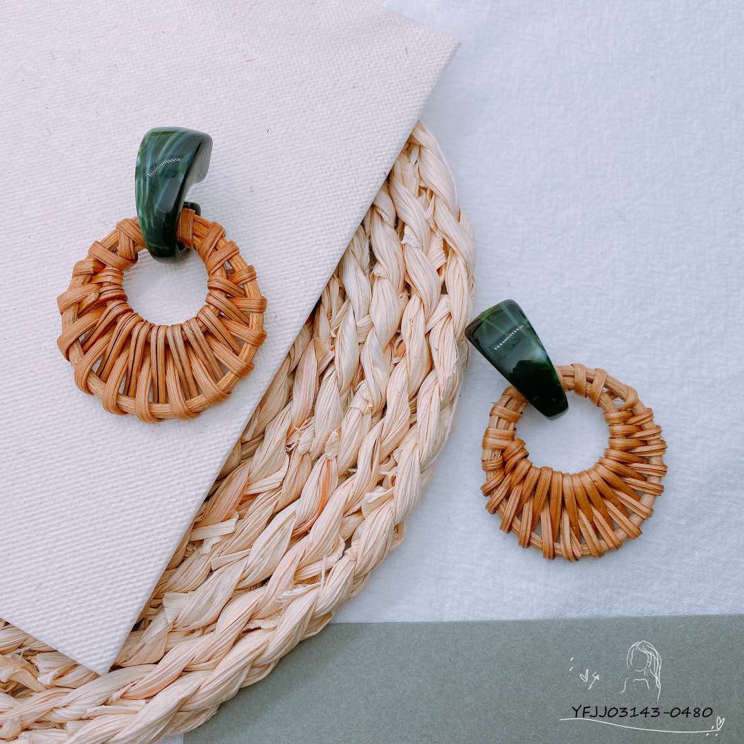 Korean Version Of All Fashion Holiday Woven Bamboo And Rattan New Earrings Application Scenario