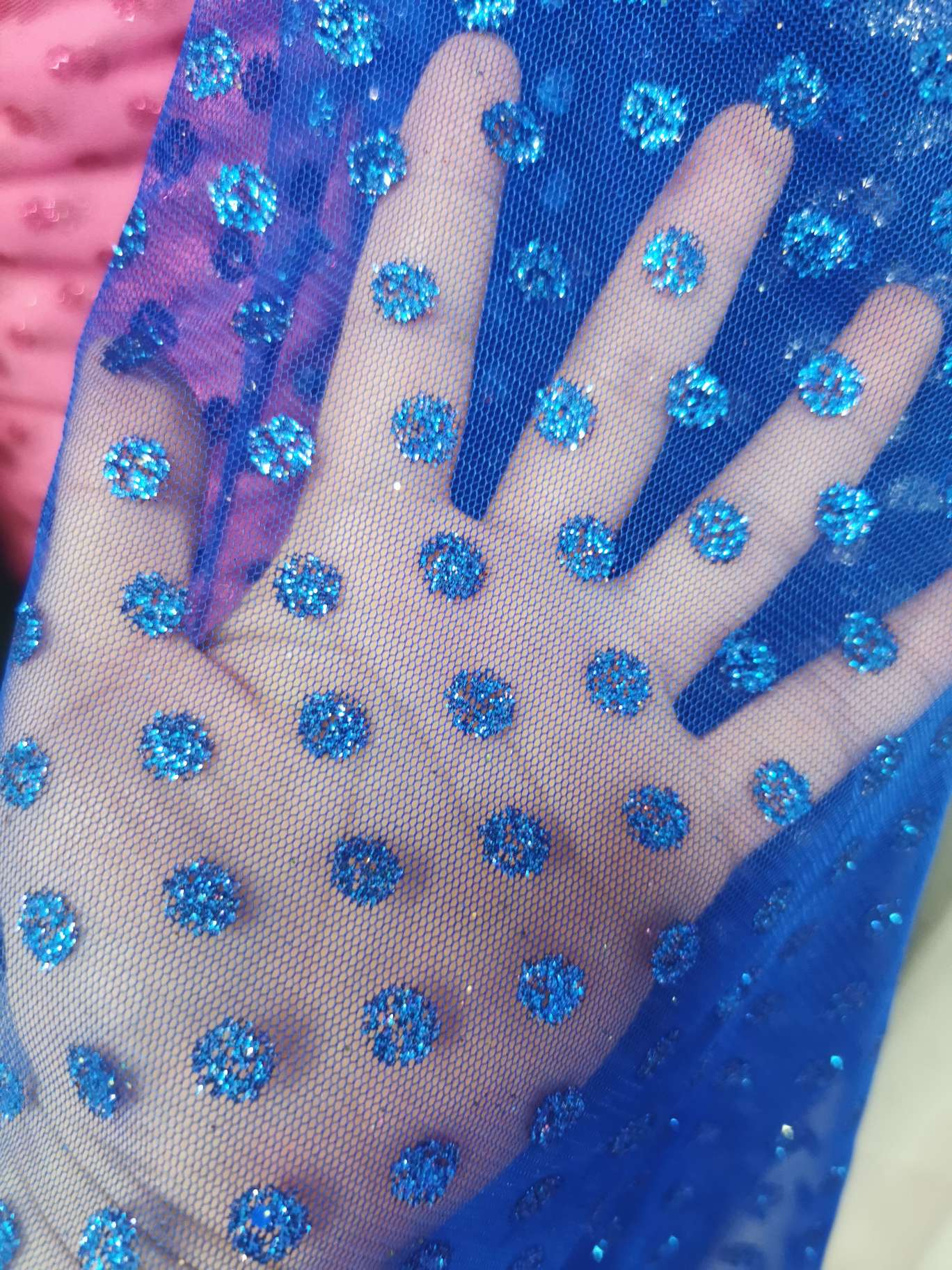 规则大点网纱公主裙头饰服装背景图片宝兰