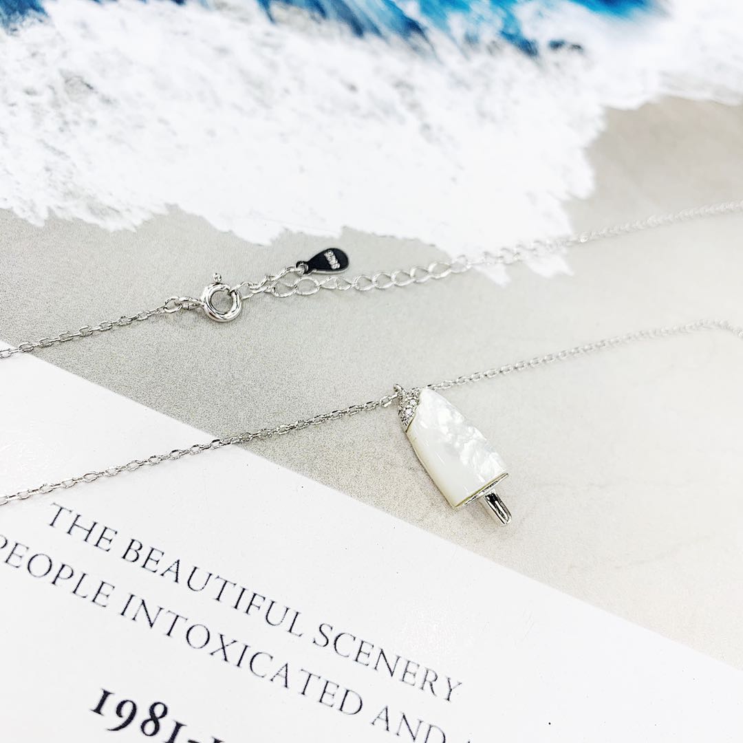 The s925 silver ice cream pendant necklace is made of white mother-of-pearl and malachite, which does not fade or cause allergies details Picture