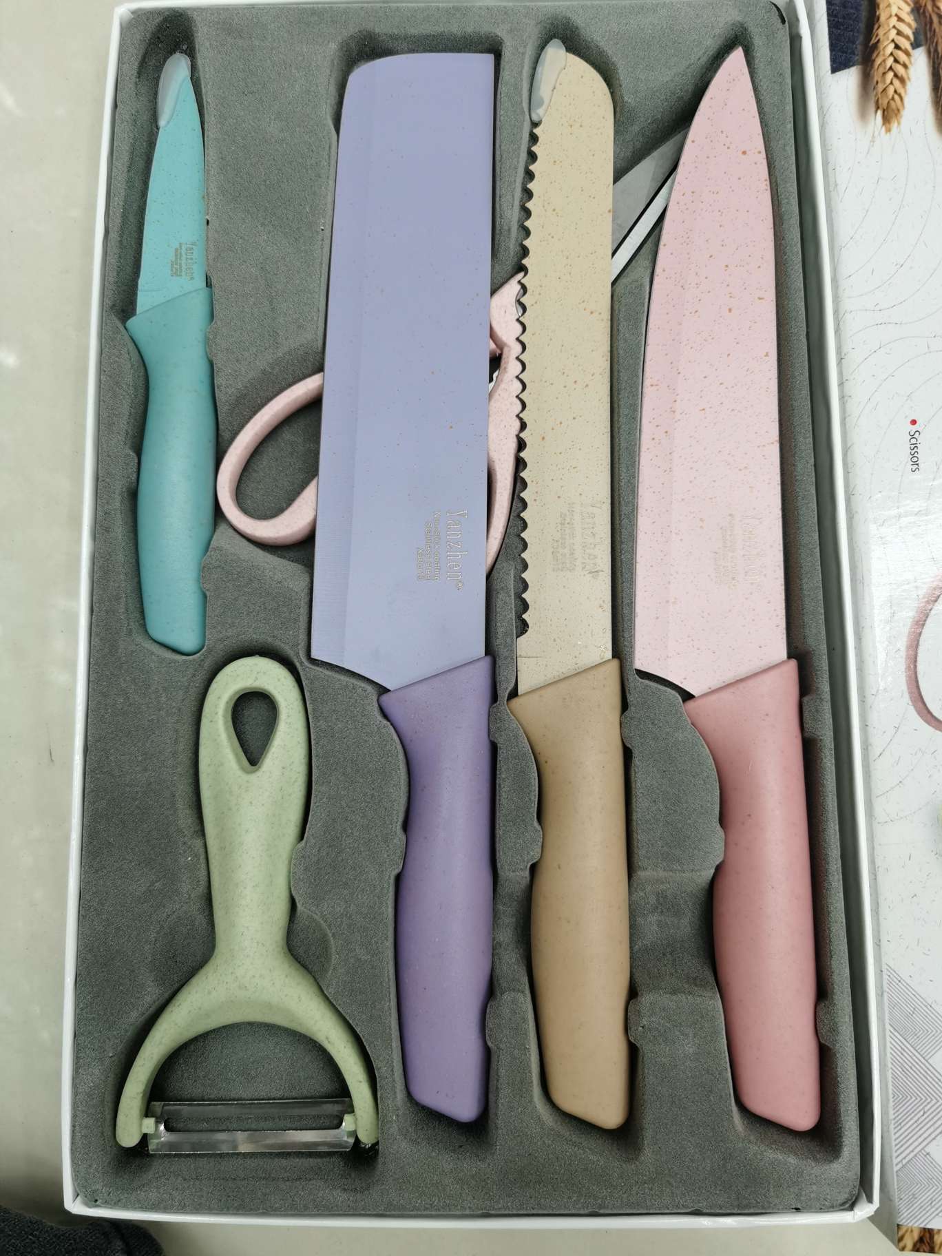 The color gift box comes in a new set of six pieces Specification drawing