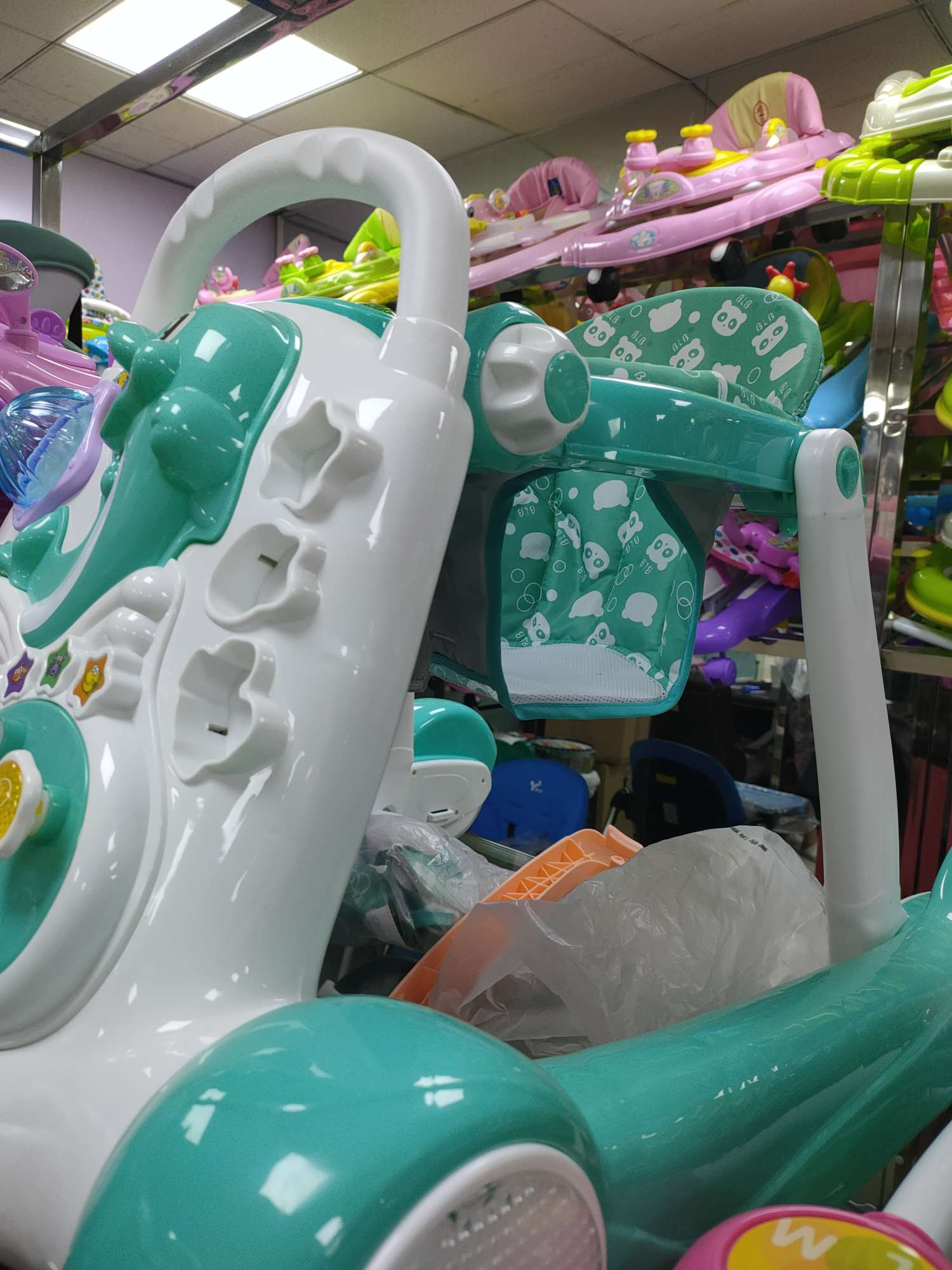 绿色玩具车儿童产品图