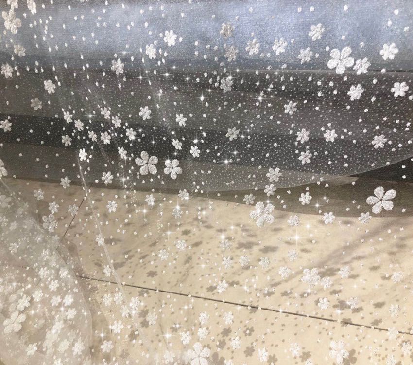 白七彩梅花细节图